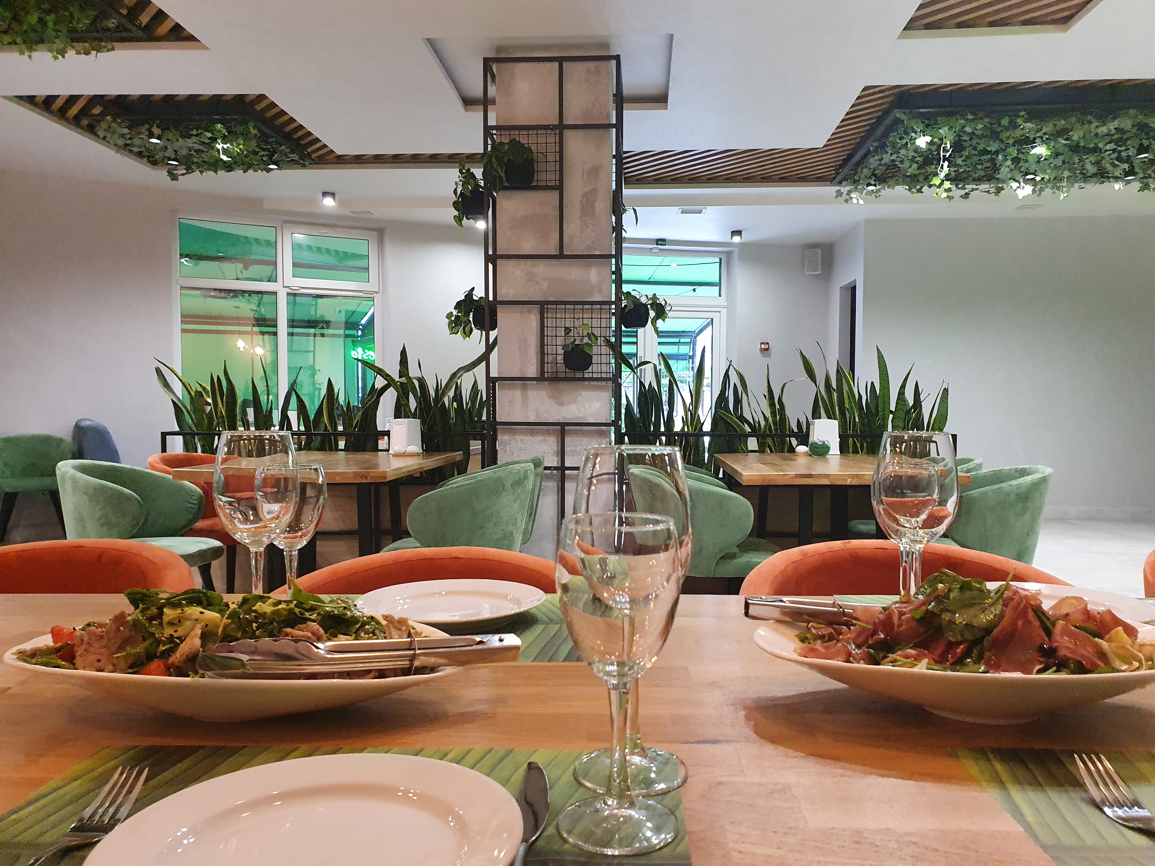 Green Bar & Resto image 8