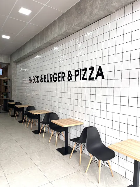 ROYAL HAMBURGER image 1