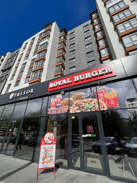 ROYAL HAMBURGER image 8