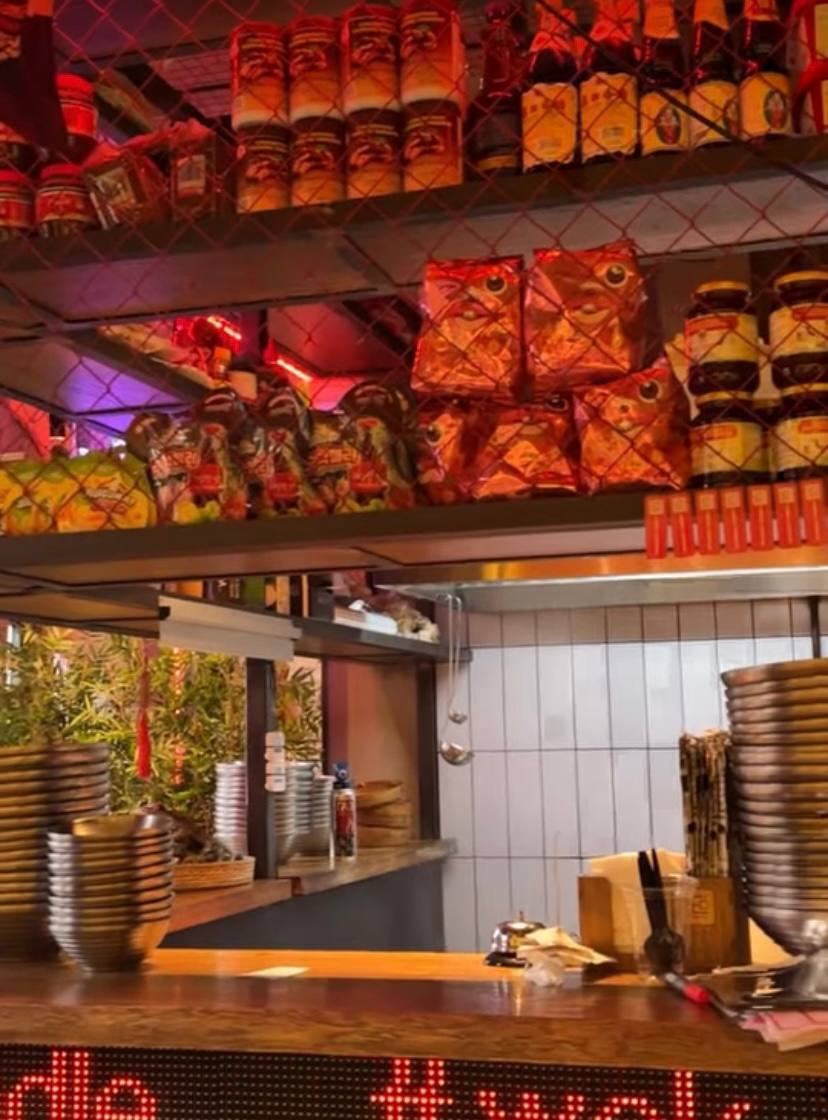 Leo_noodle_bar image 2