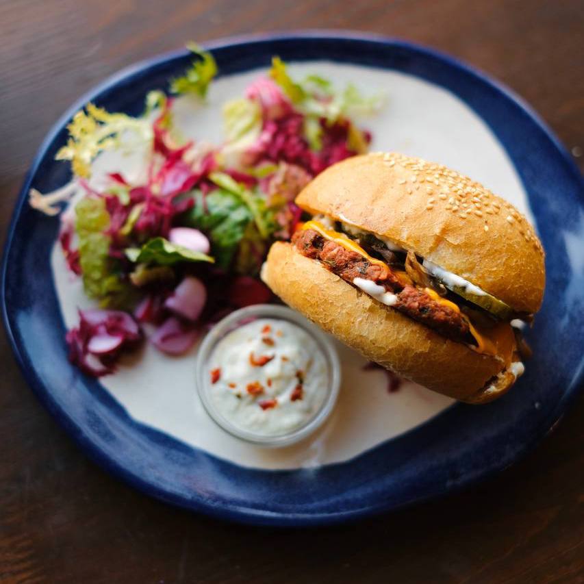 Mondays cafe image 2