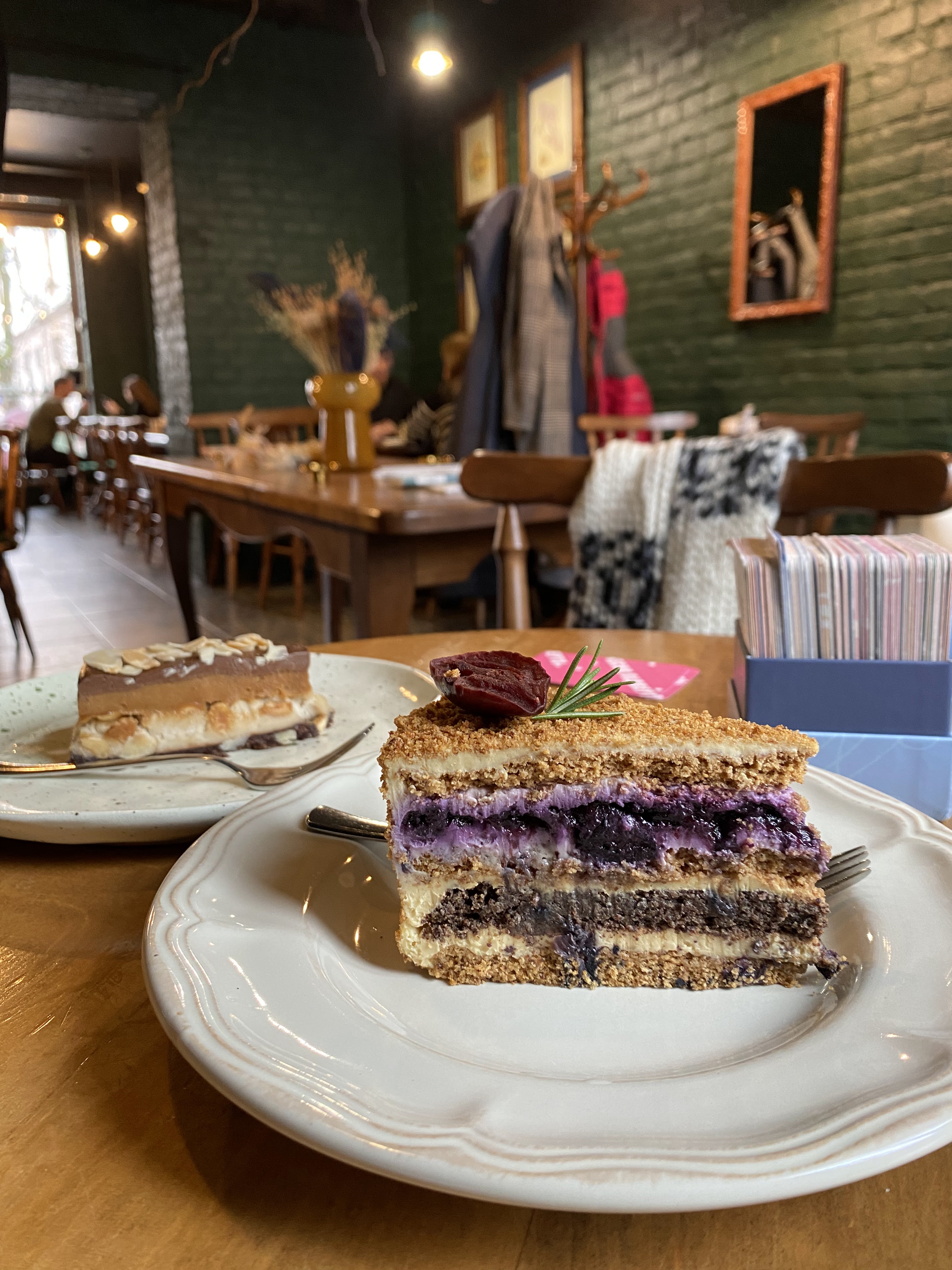 Mondays cafe image 3