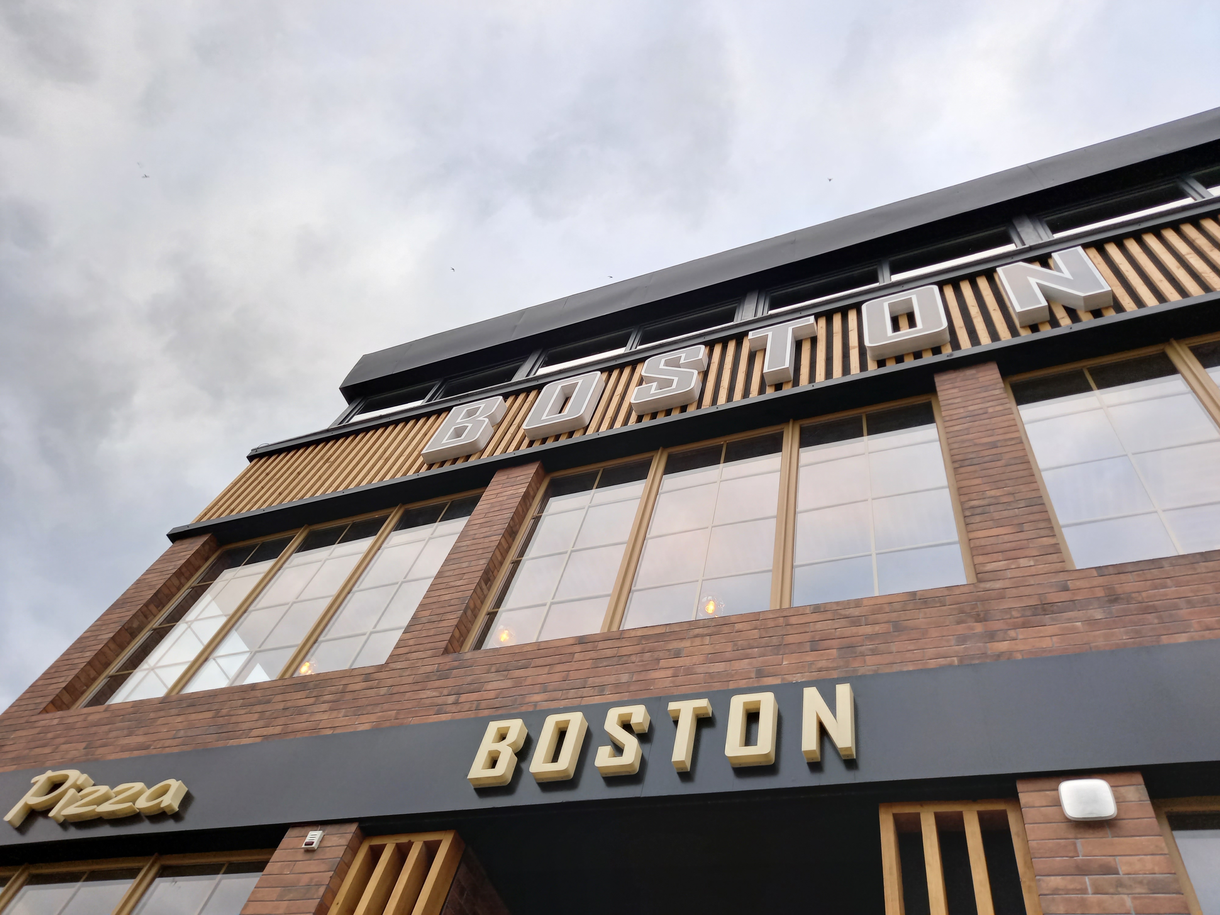 Boston pizza image 7