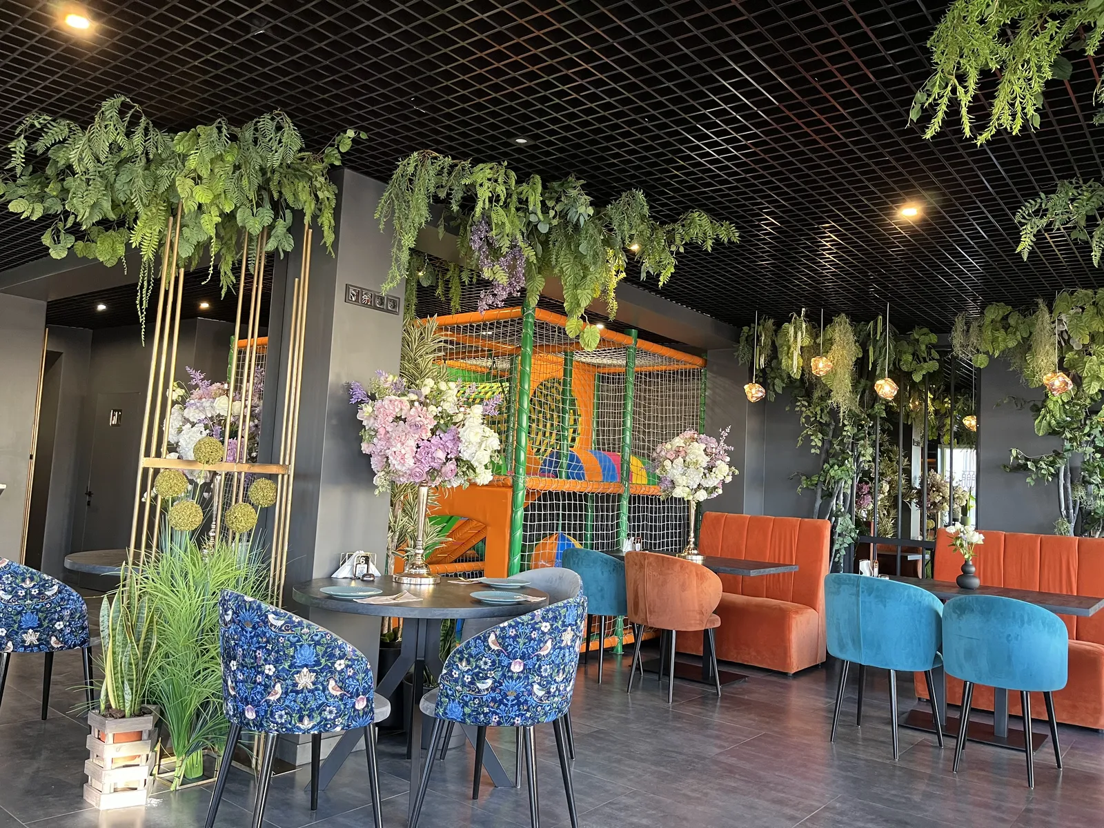 Wow Woods Arsen's Restaurant image 4