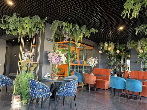 Wow Woods Arsen's Restaurant image 4