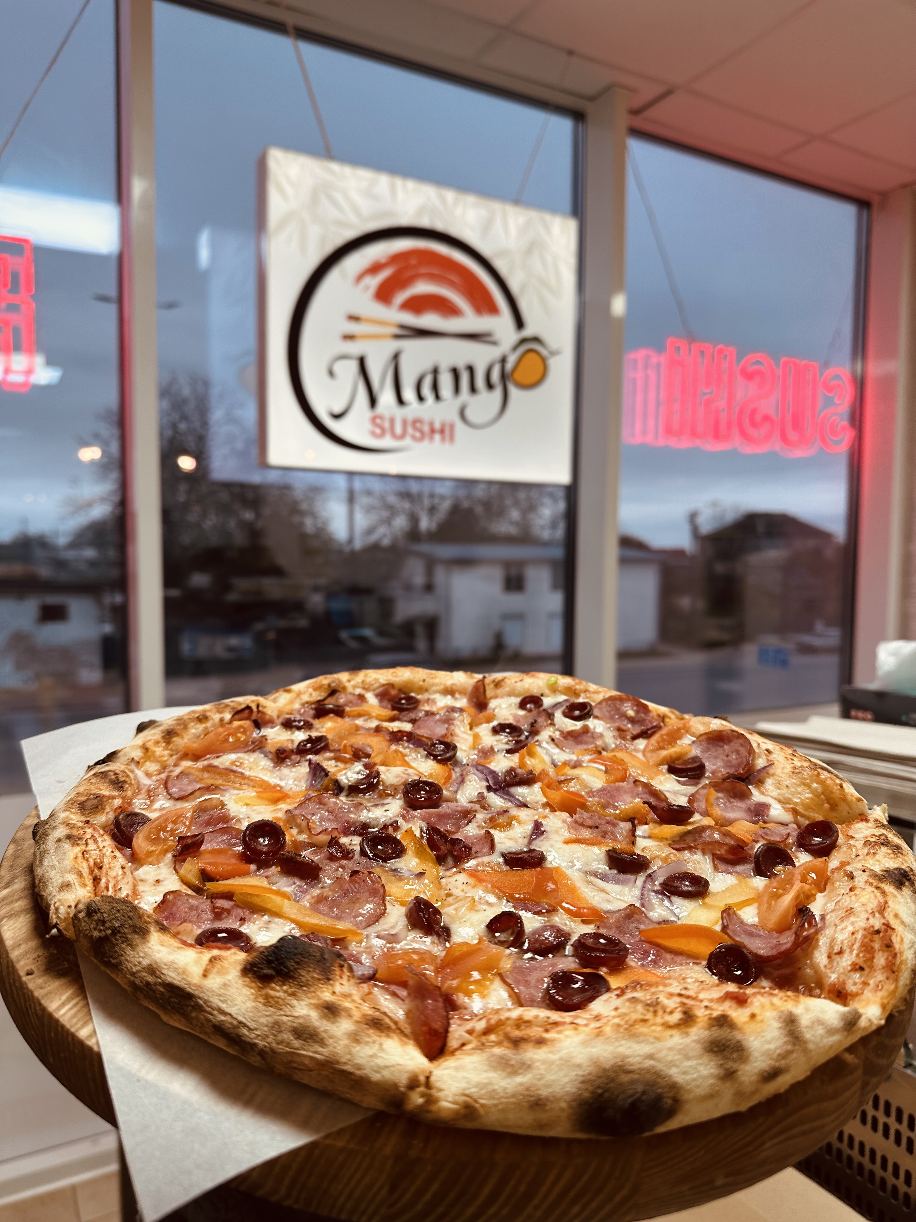 MANGO sushi&pizza image 2