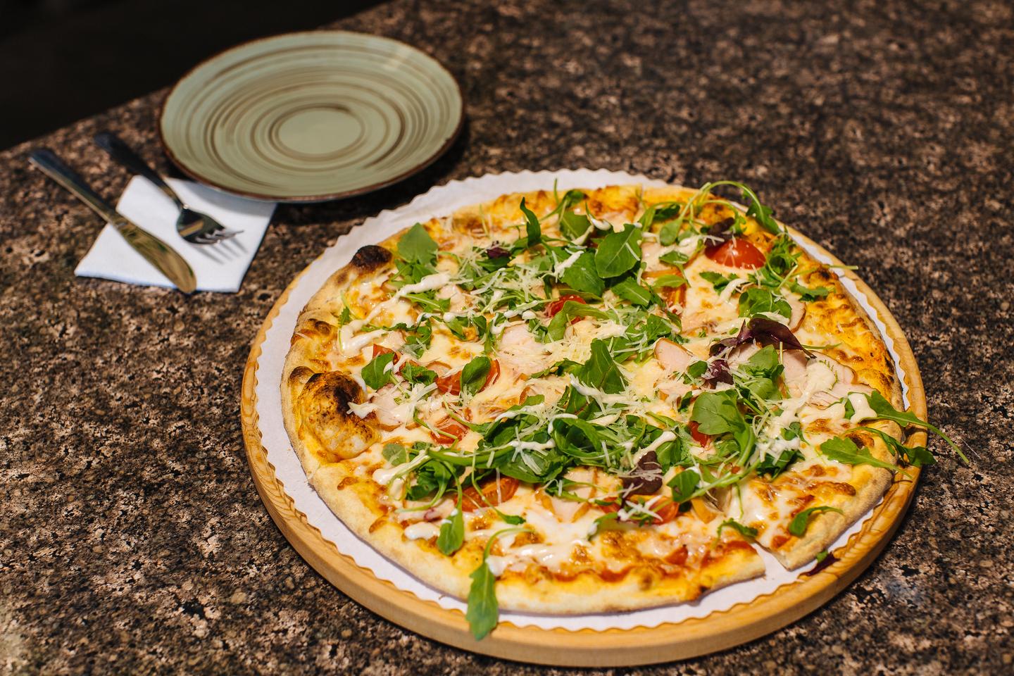 Famaly pizza image 2