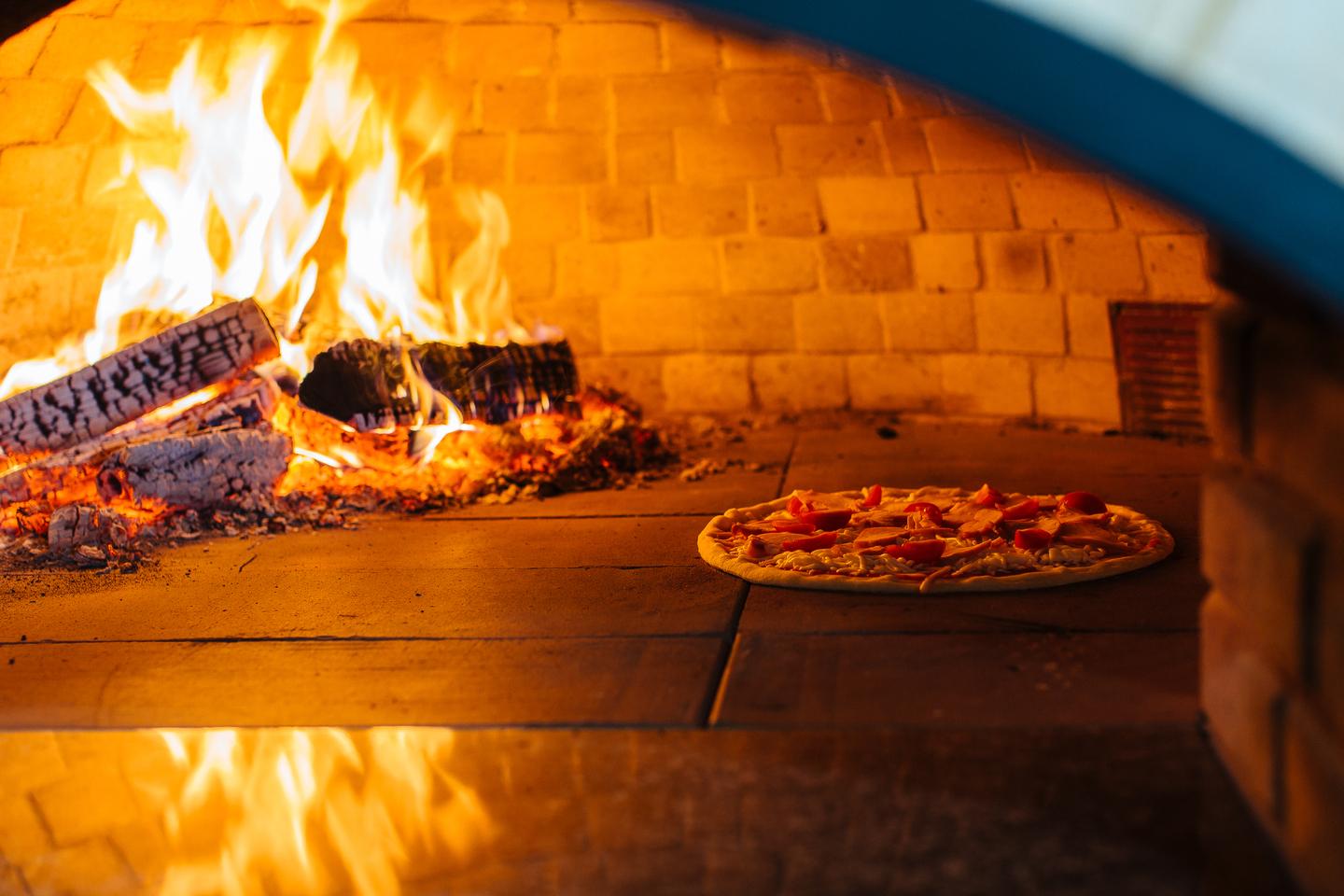 Famaly pizza image 3