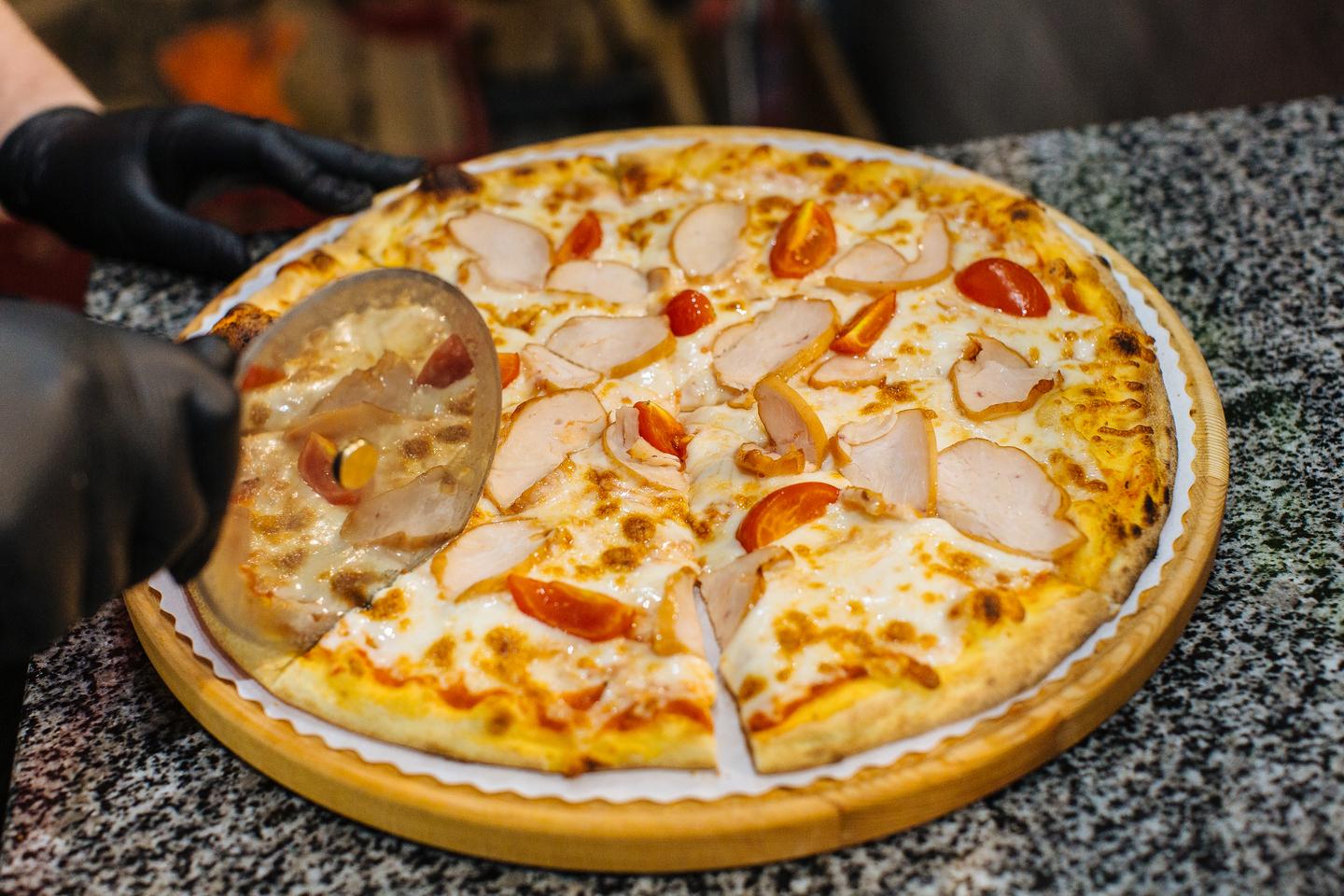 Famaly pizza image 4