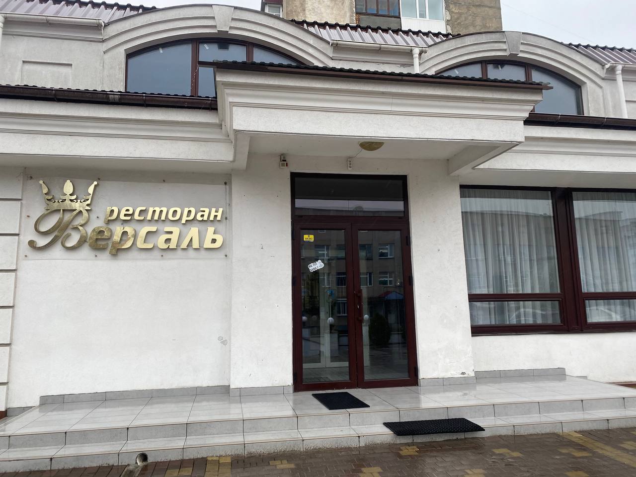 Versailles Restaurant image 6