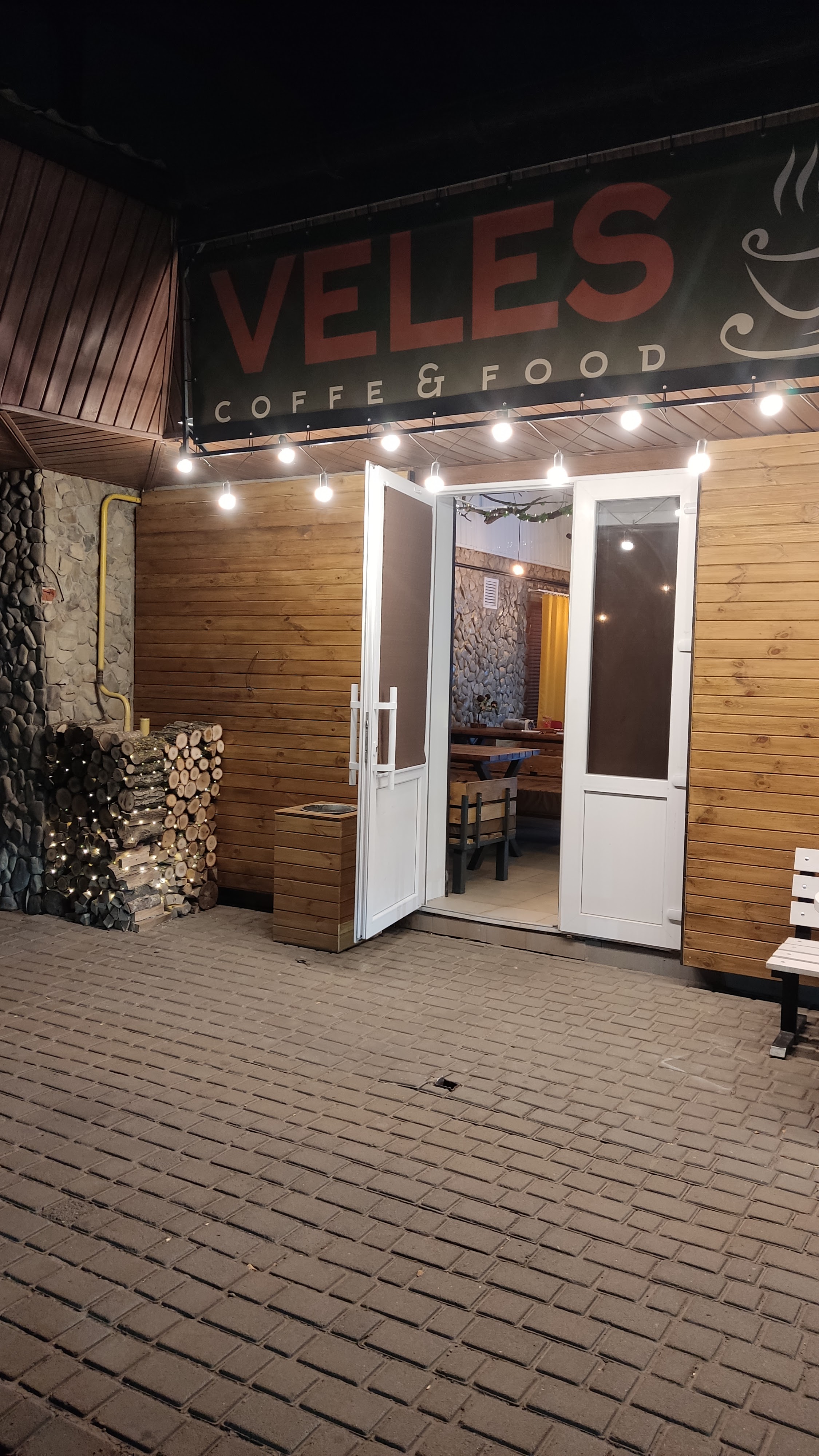 VELES coffee & food image 1