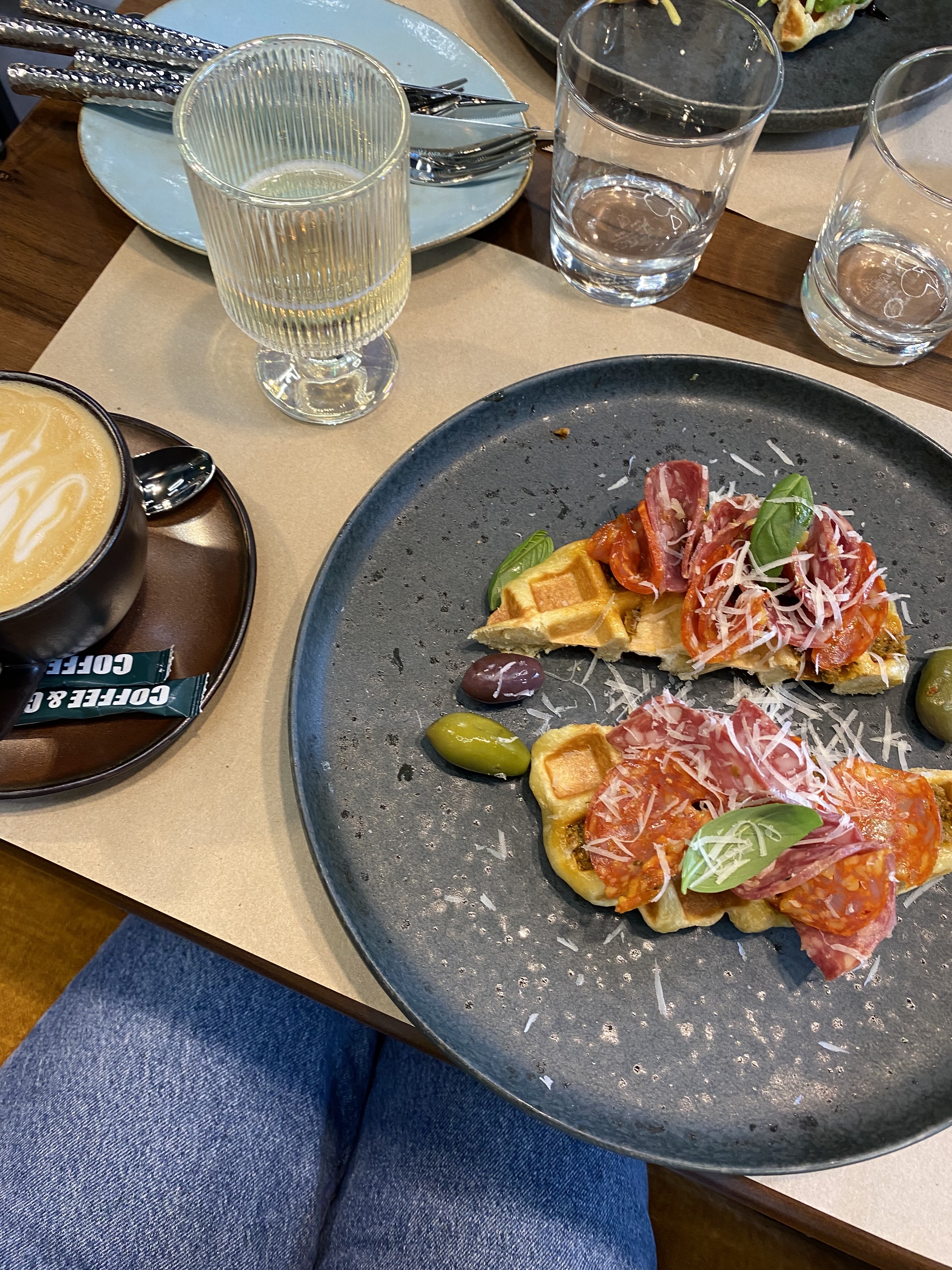 GOLDEN WAFFLES FAMILY image 5