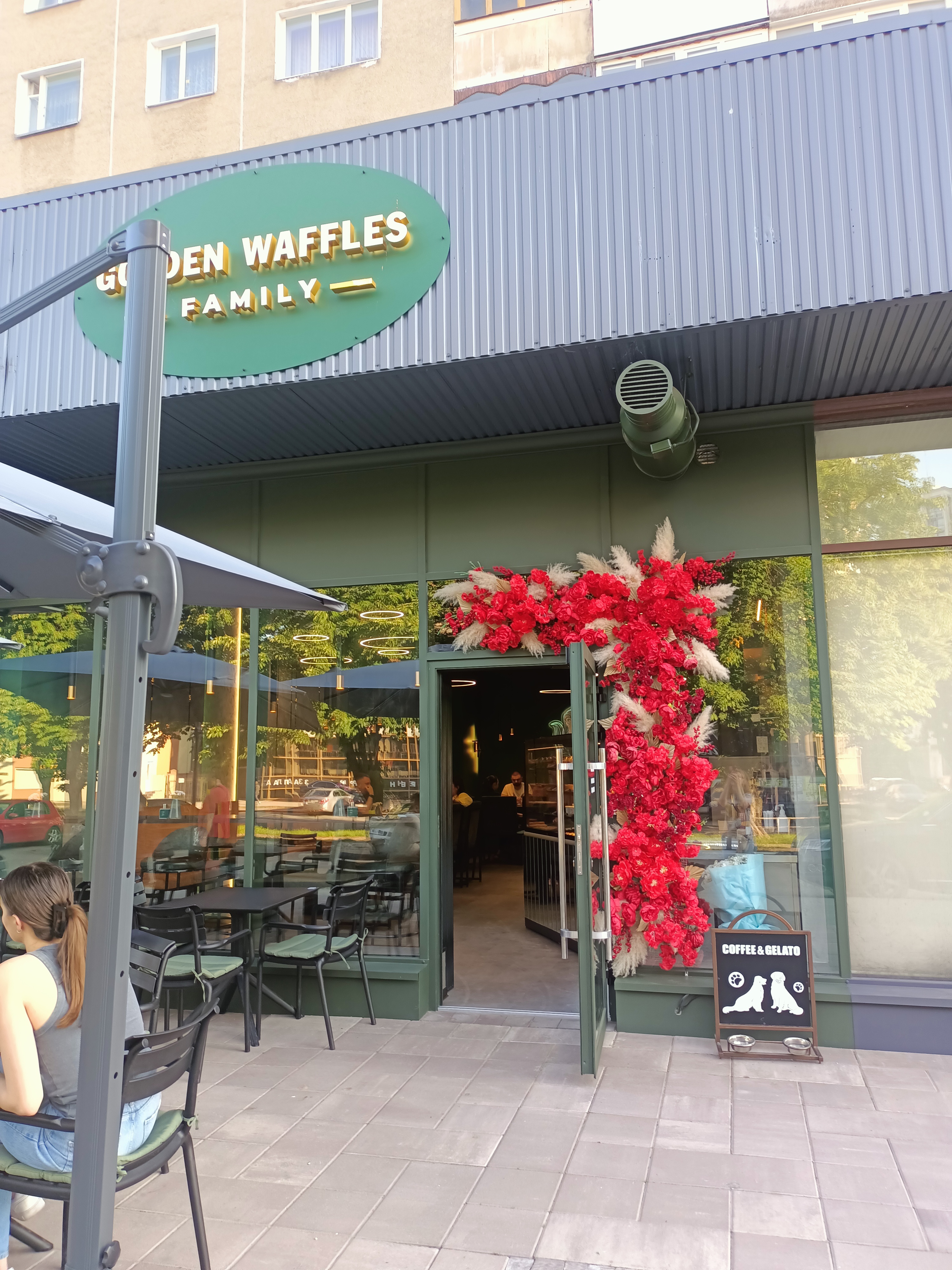 GOLDEN WAFFLES FAMILY image 8