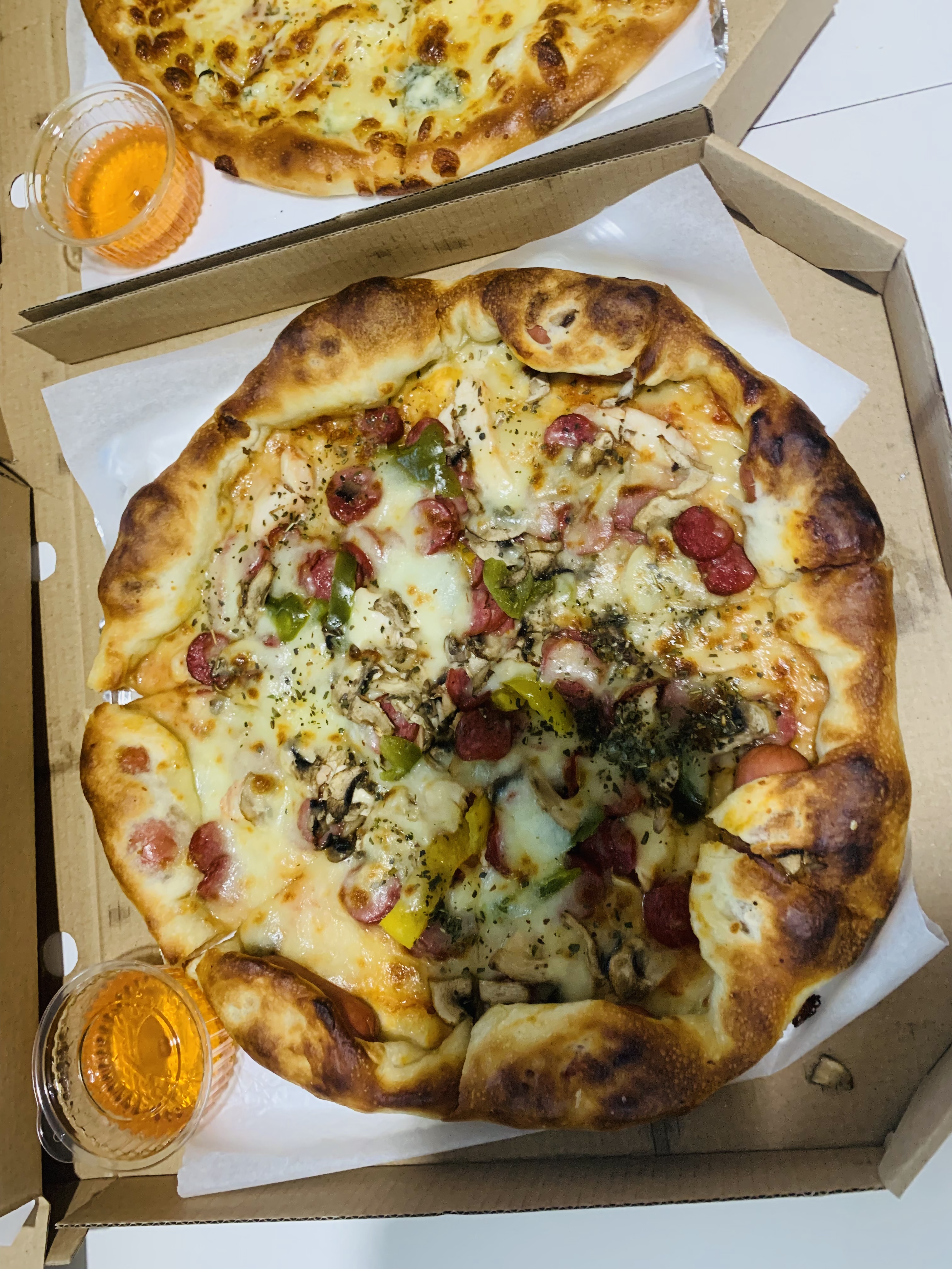 Доставка піци, їжі - ресторан Fat Cat, літній майданчик Osteria image 6