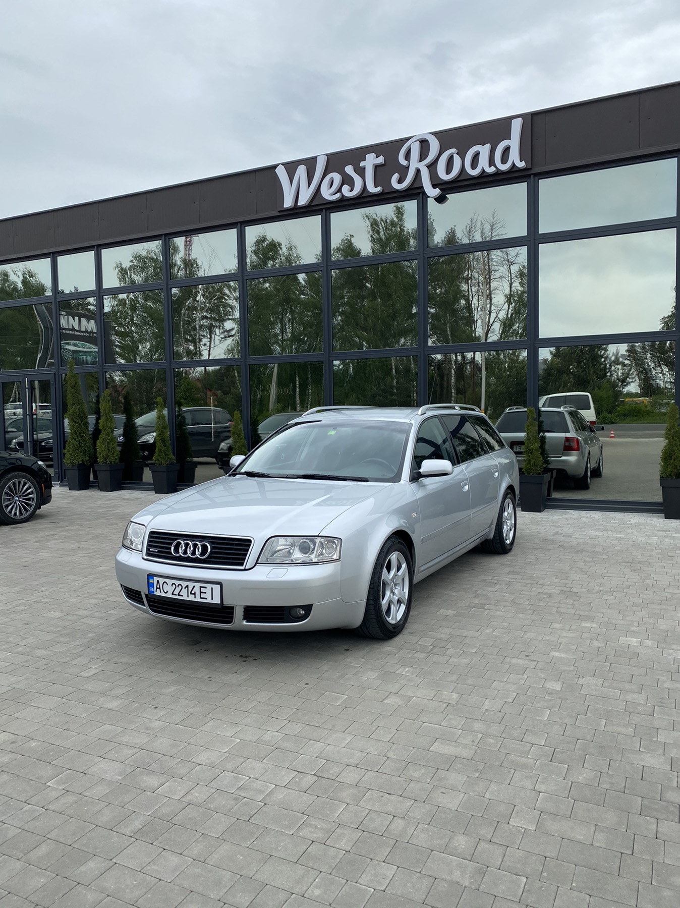 West Road • CarWash • Restaurant image 6