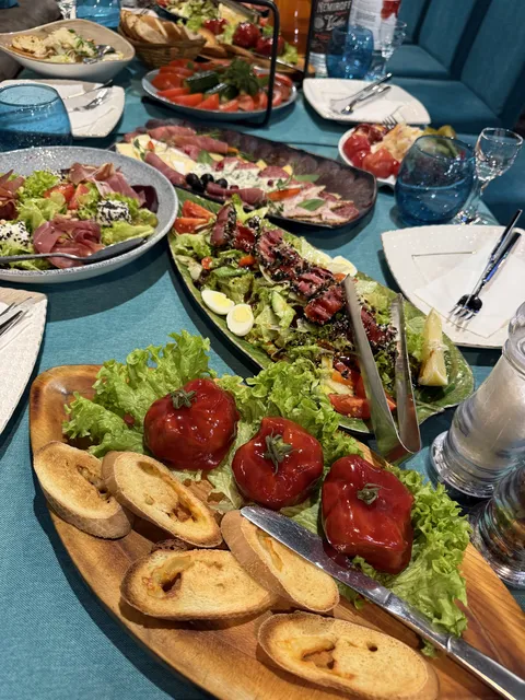Park cafe image 3