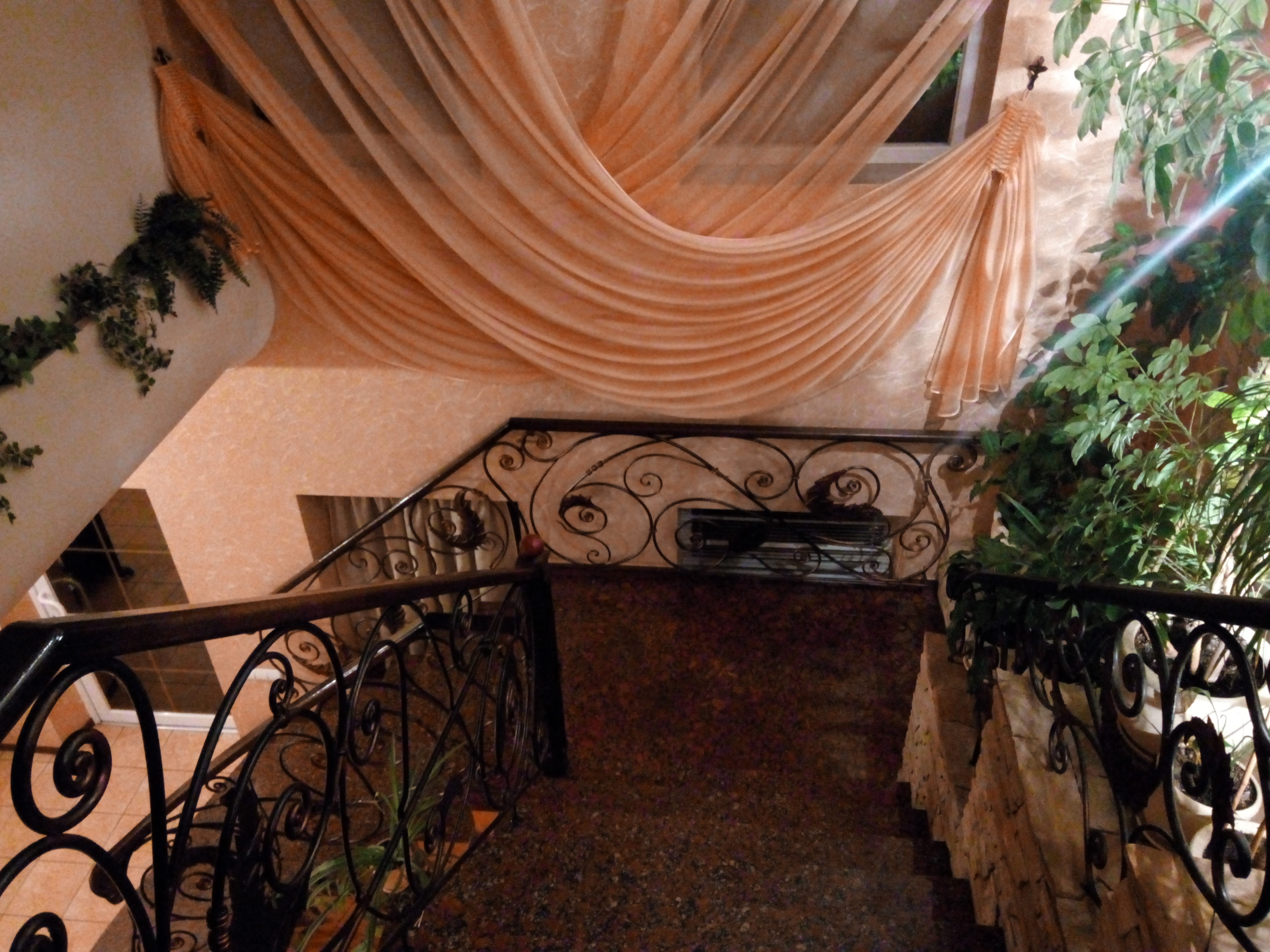 Gostinniy Dvir image 4