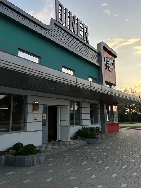 Diner "Meeting Point" image 4