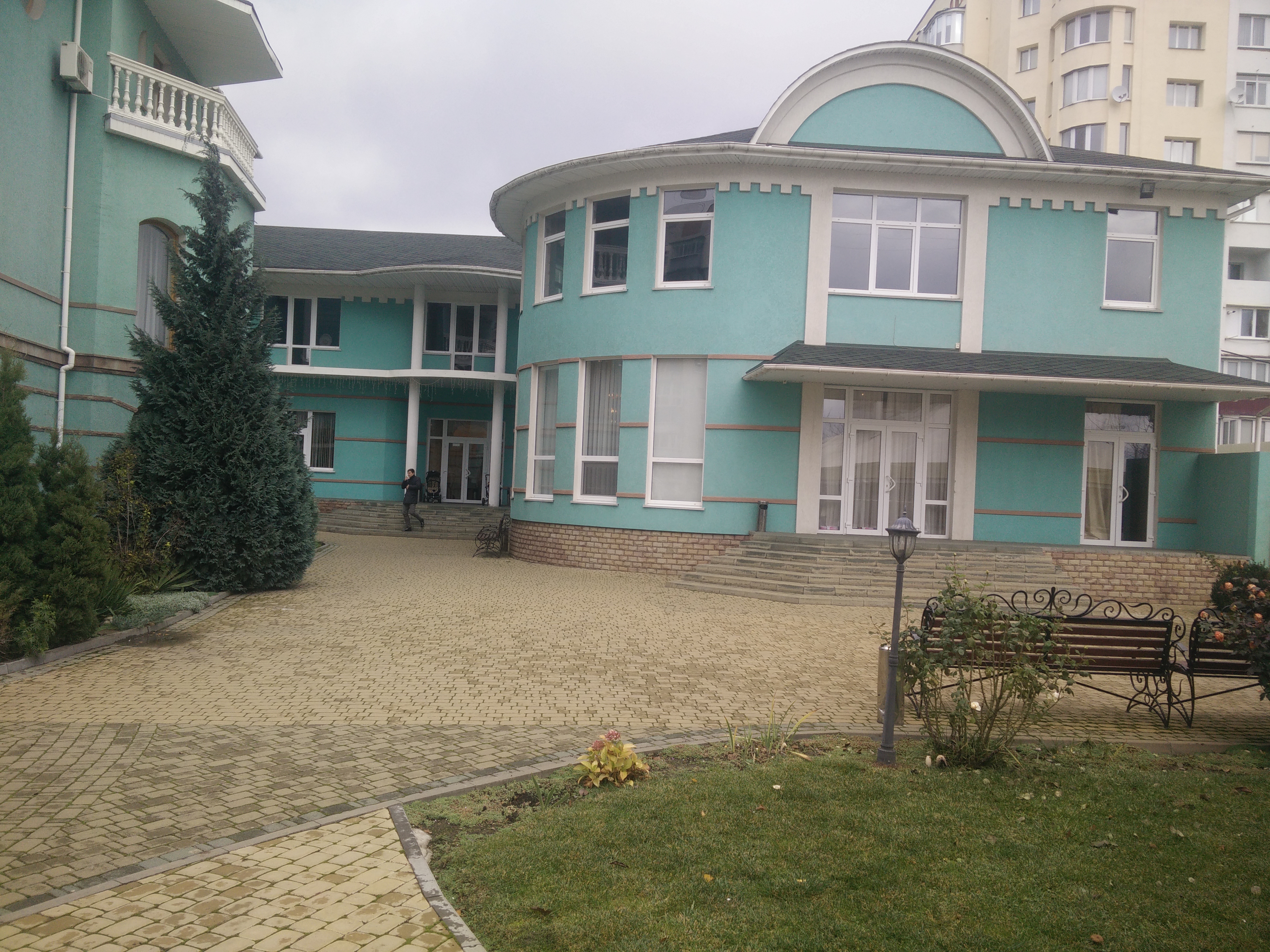 Lordly estate image 4