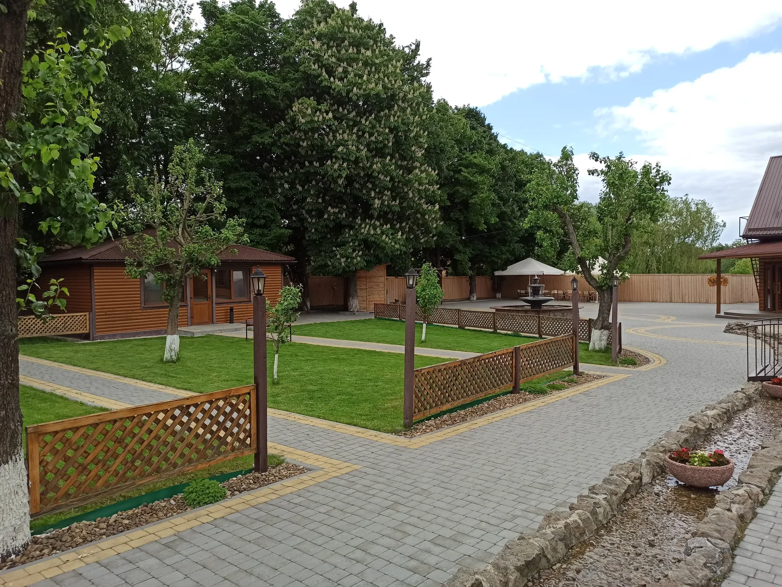 Hostynnyy Dvir image 2