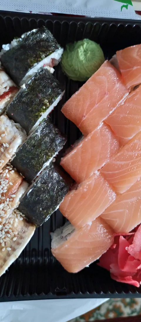 Epic Roll Sushi Bar image 2