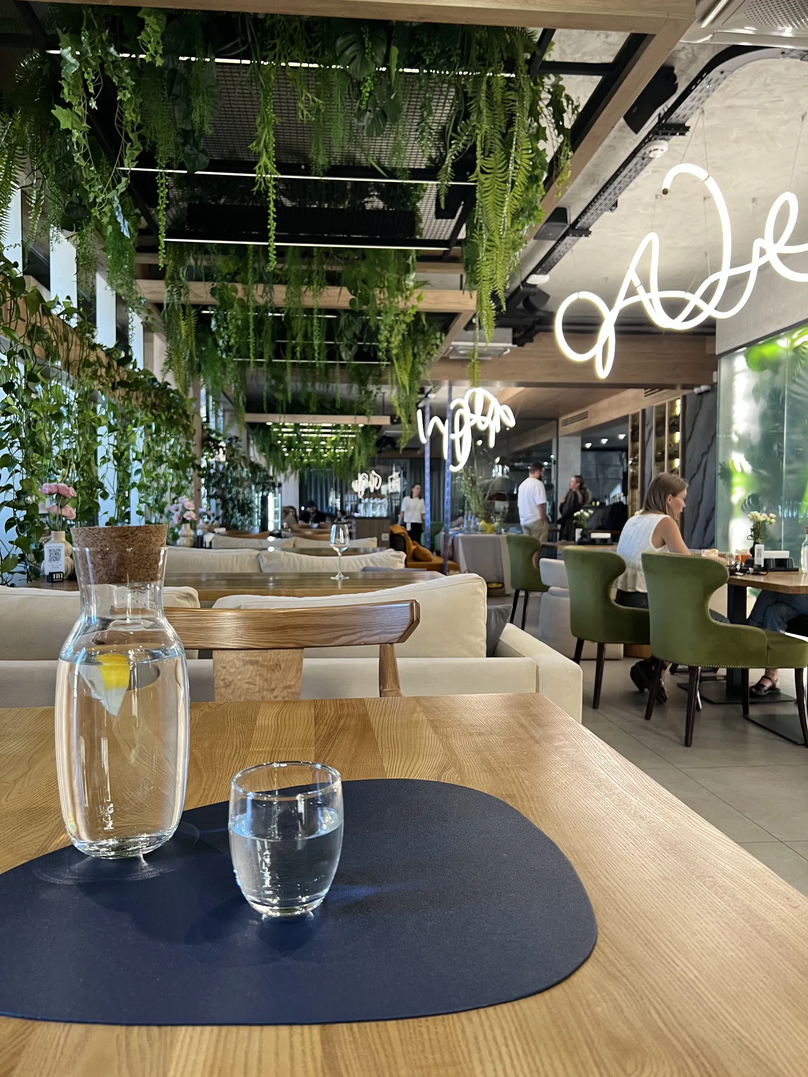 FIFI restaurant image 4