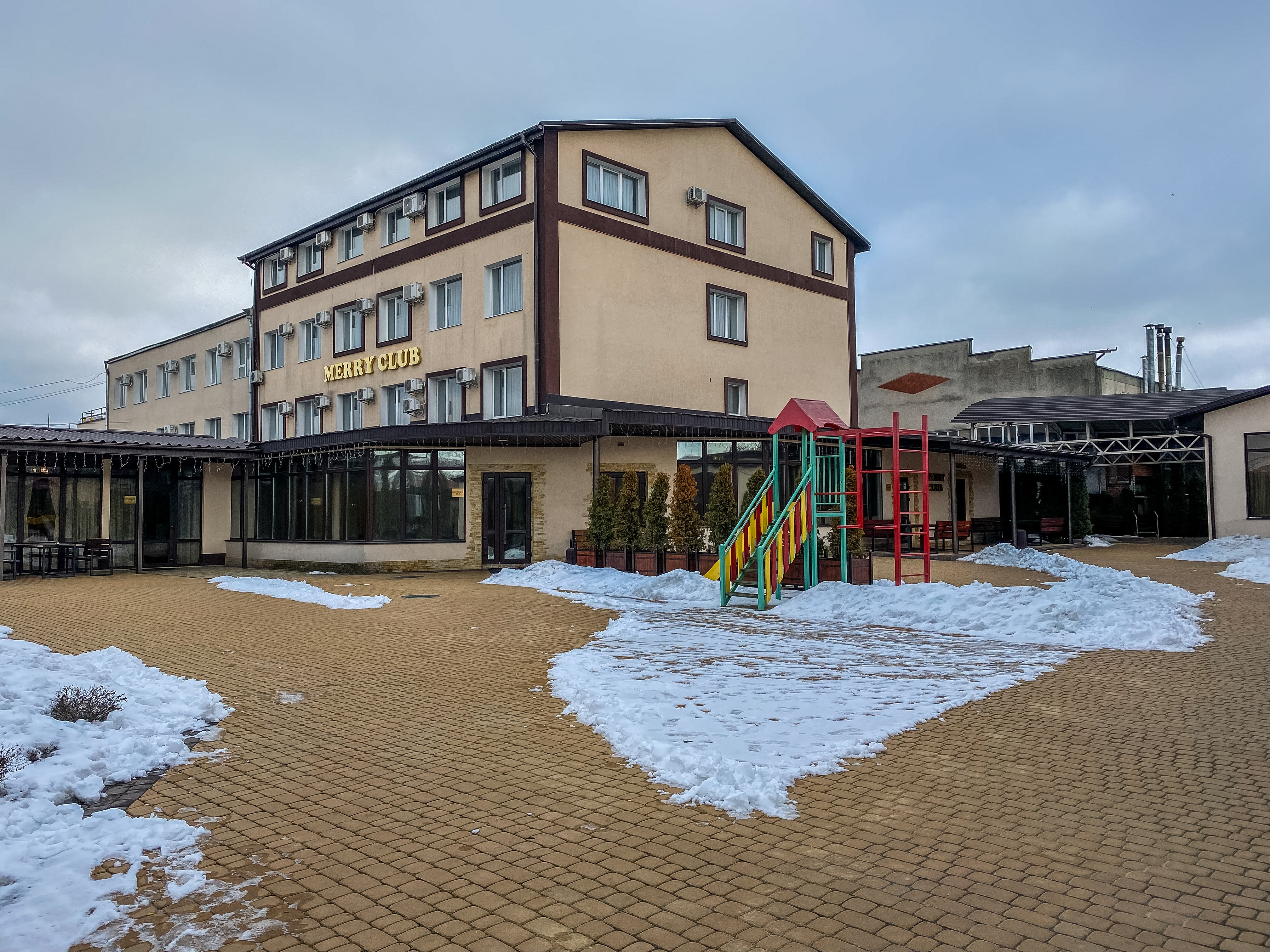 Готель Меррі Клаб image 3