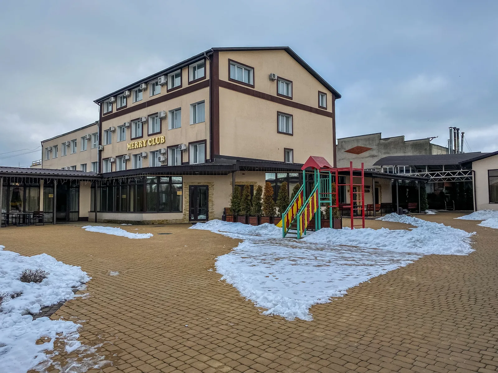 Готель Меррі Клаб image 3