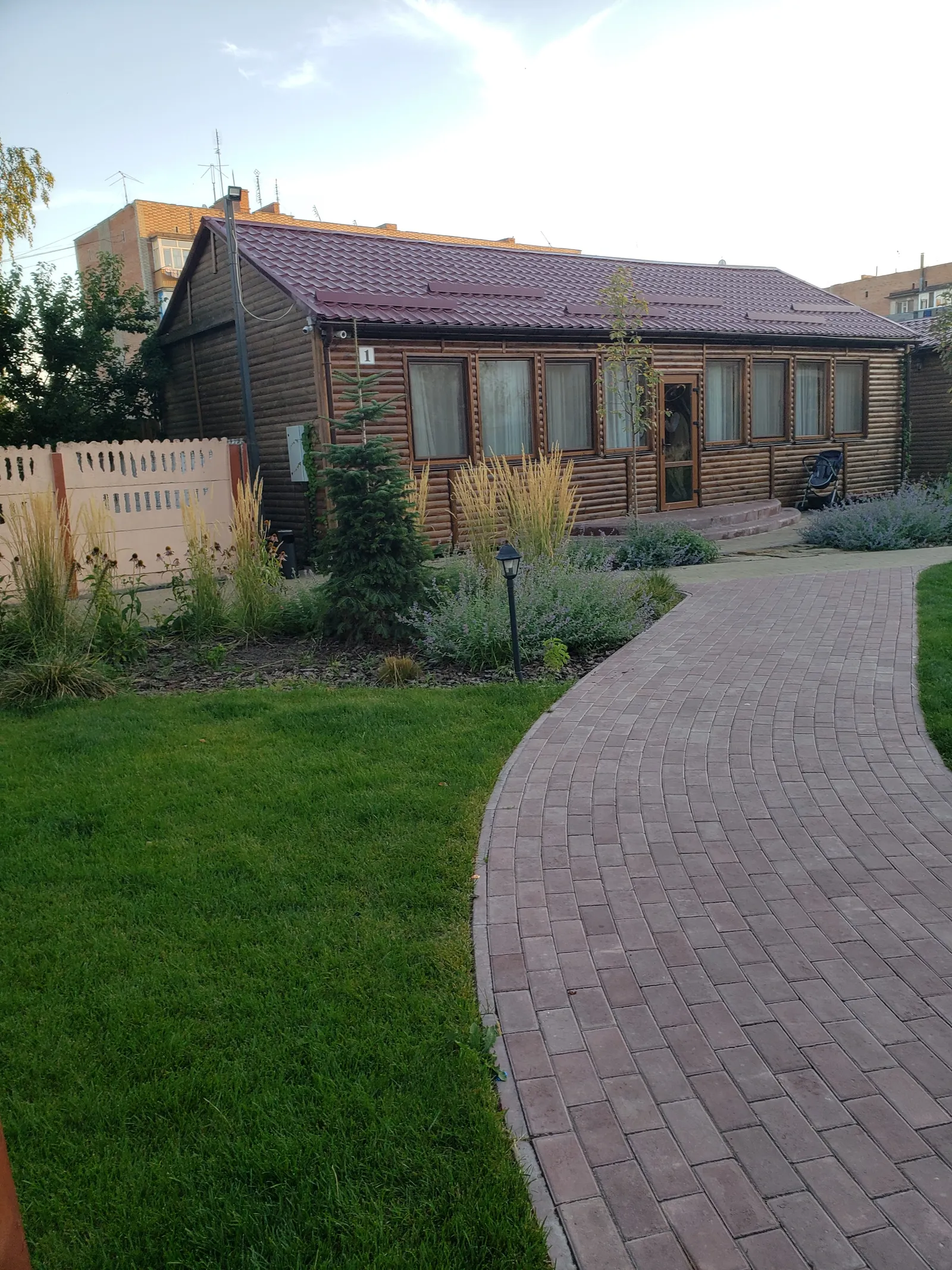 Grill Yard image 7