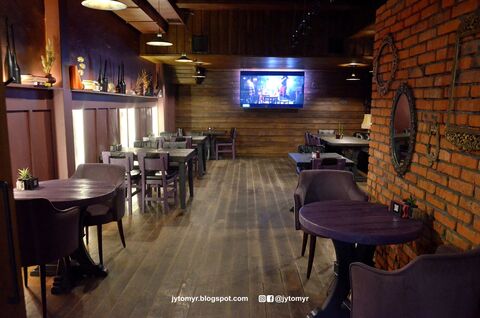 Schultz Pub image 4