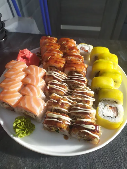 Sushi&Coffee Bar GLUTTON image 5