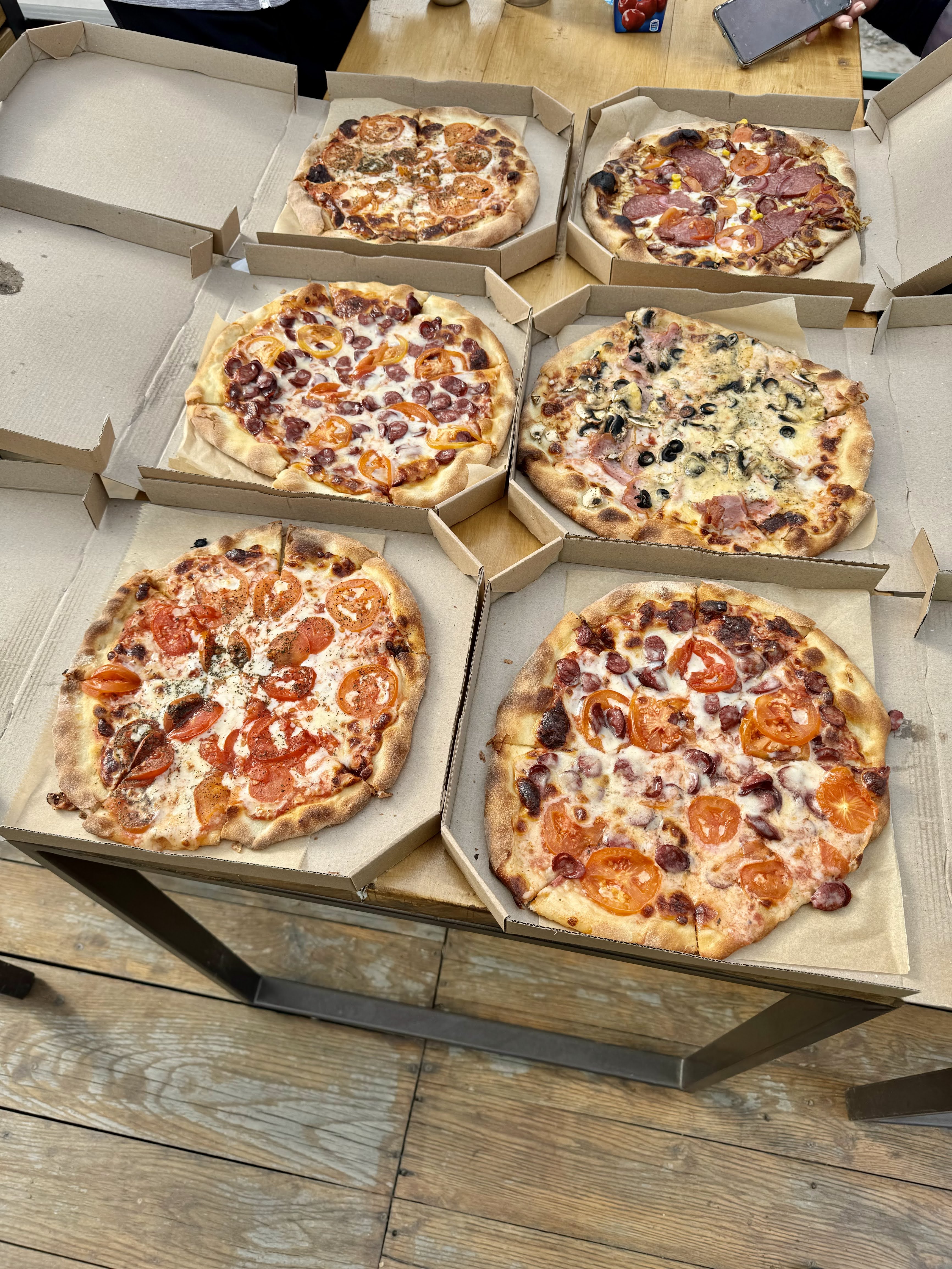 КофіЯ кавʼярня в лісі image 6