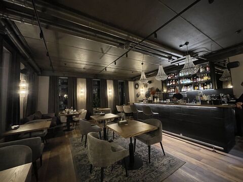 Bistro 1600 image 4