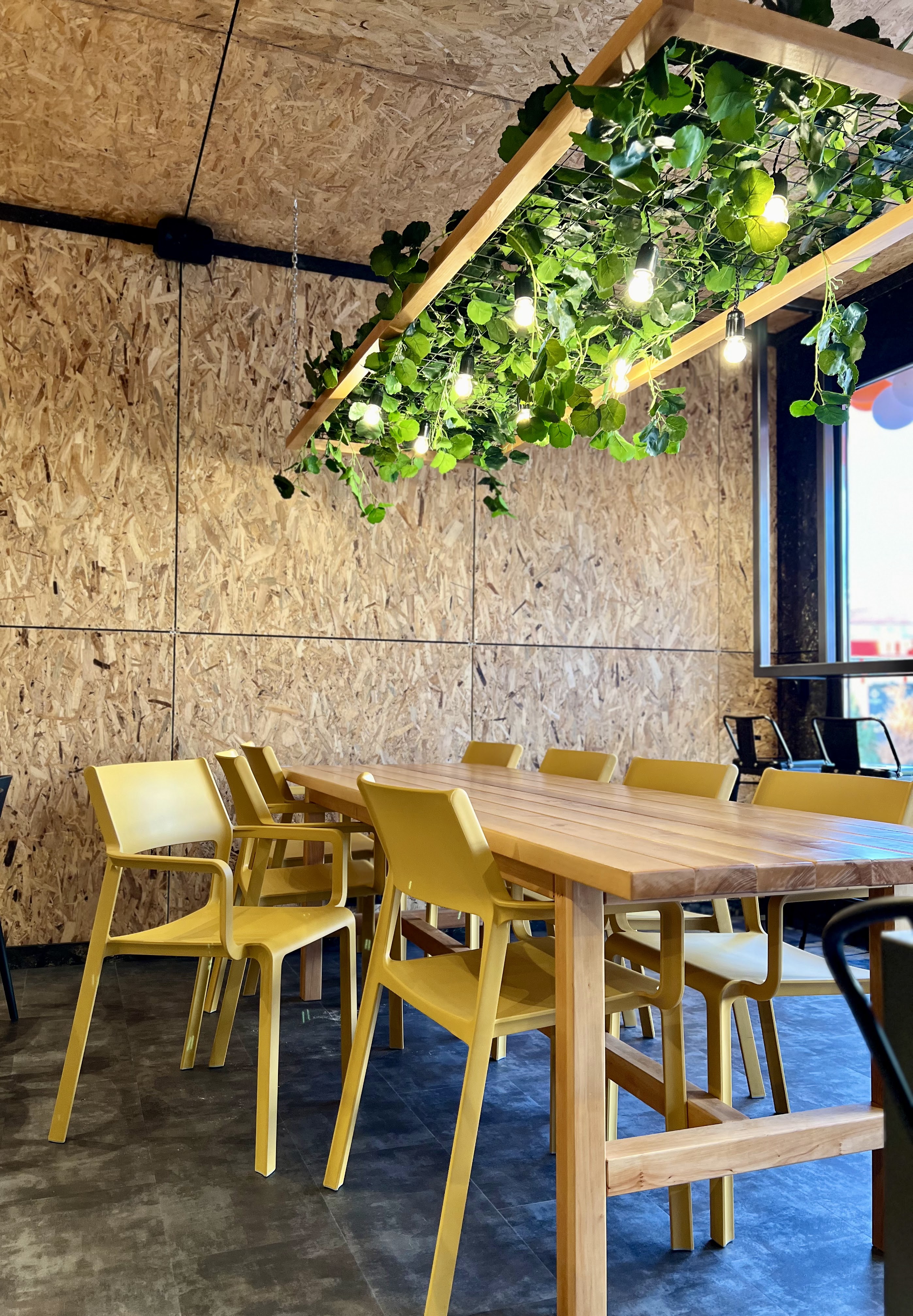 ЖУЙ ТУТ image 1