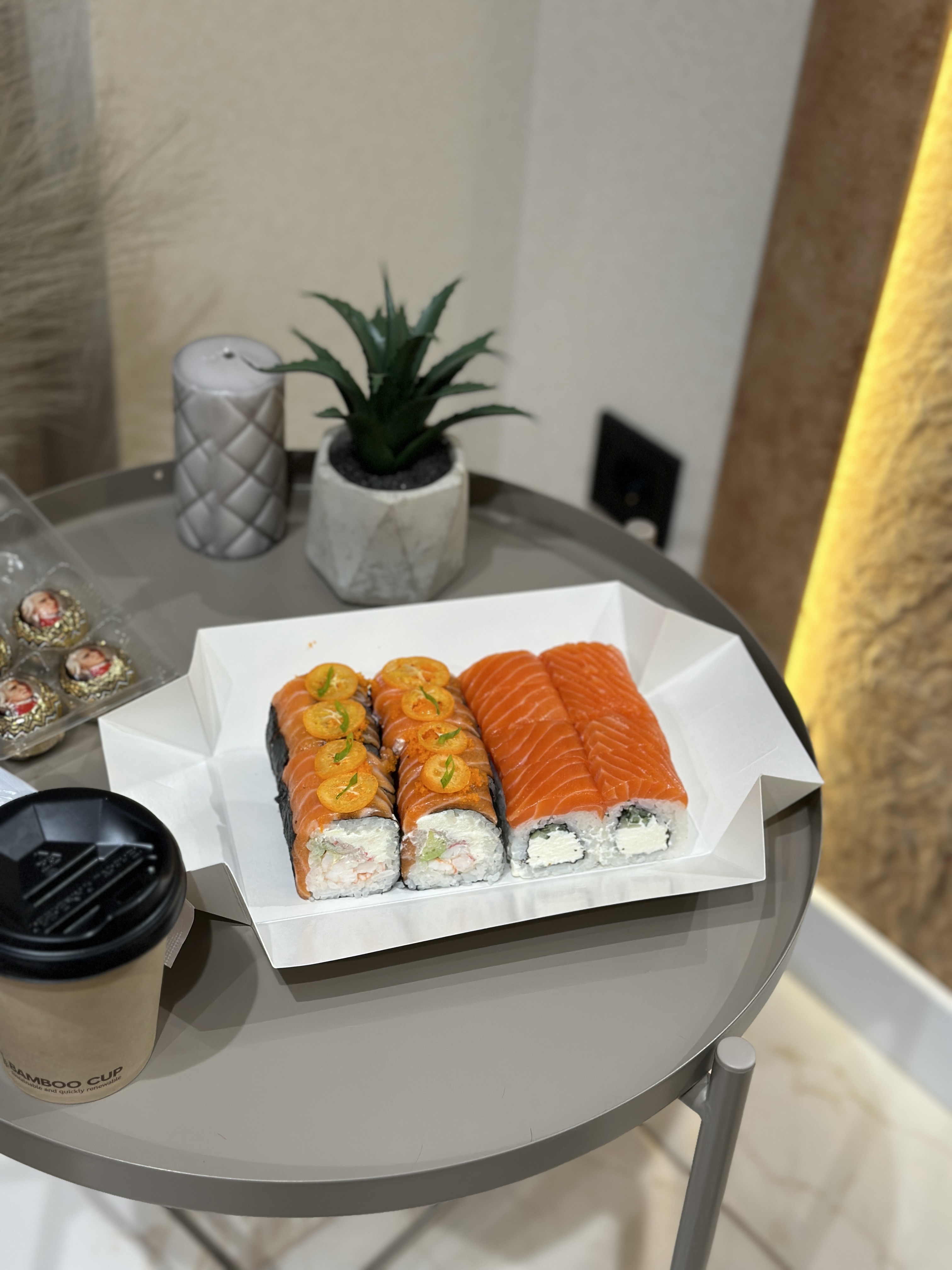 Del Mar Sushi image 8