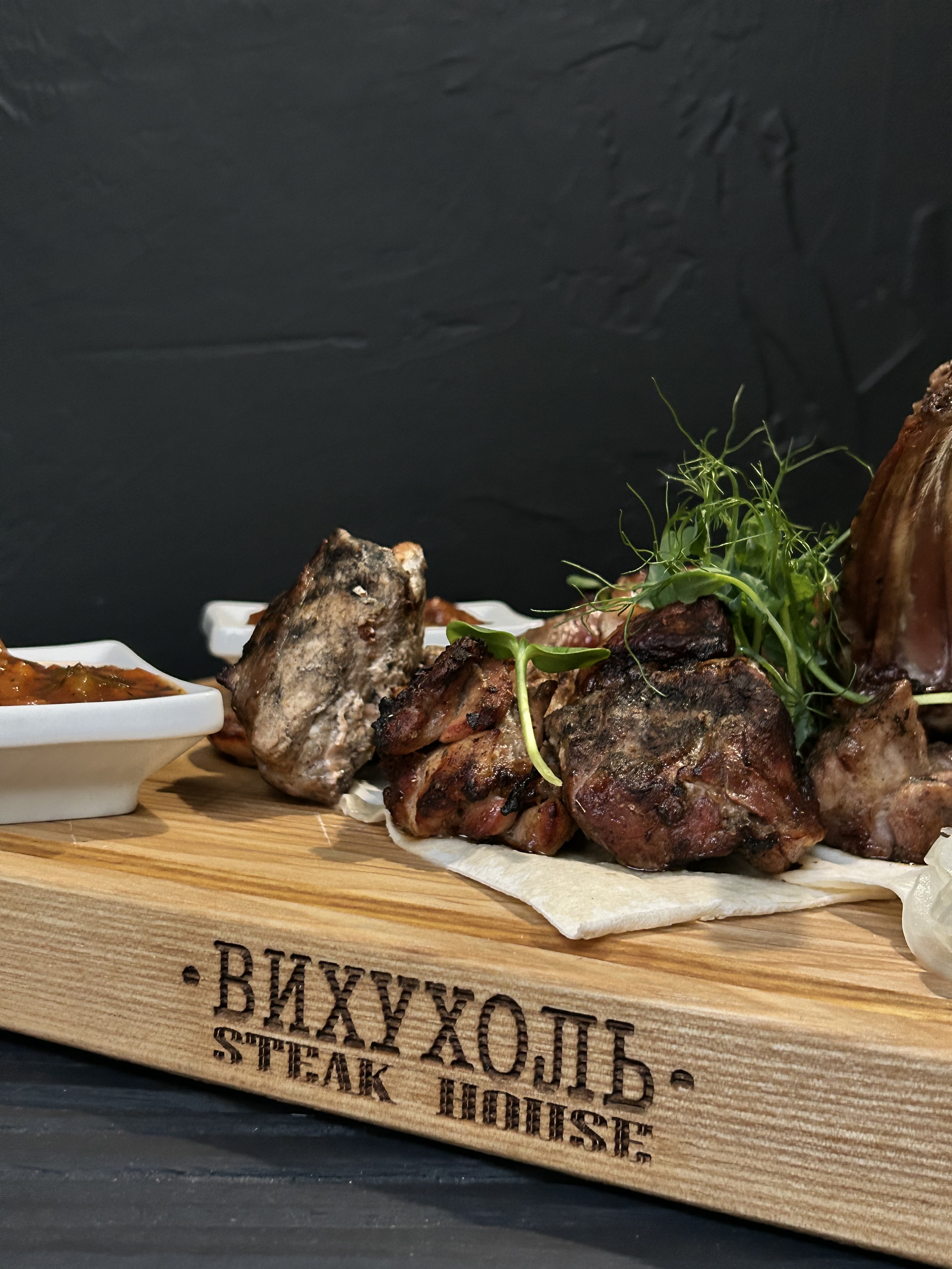 Steak House "Vyhuhol" image 3