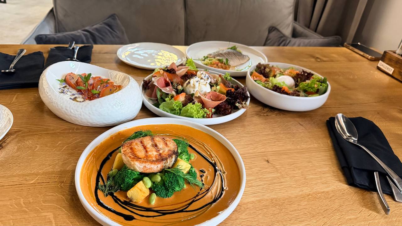 Art Gallery/Restaurant GALLERIST image 5