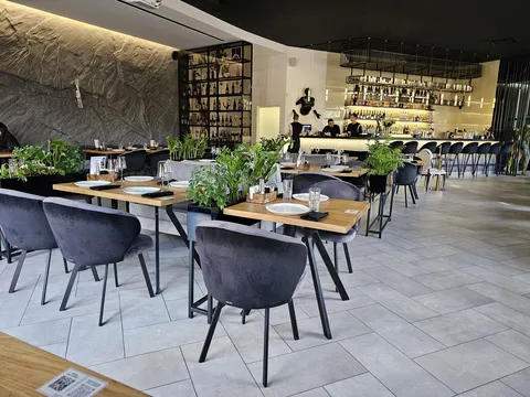 Art Gallery/Restaurant GALLERIST image 7