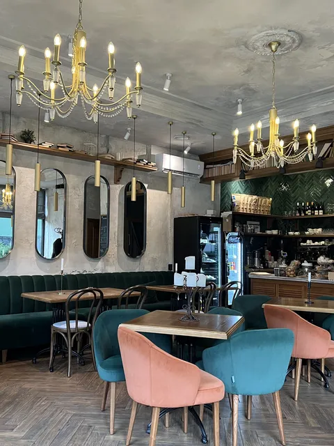 Lampara, Family & Friends cafe image 4