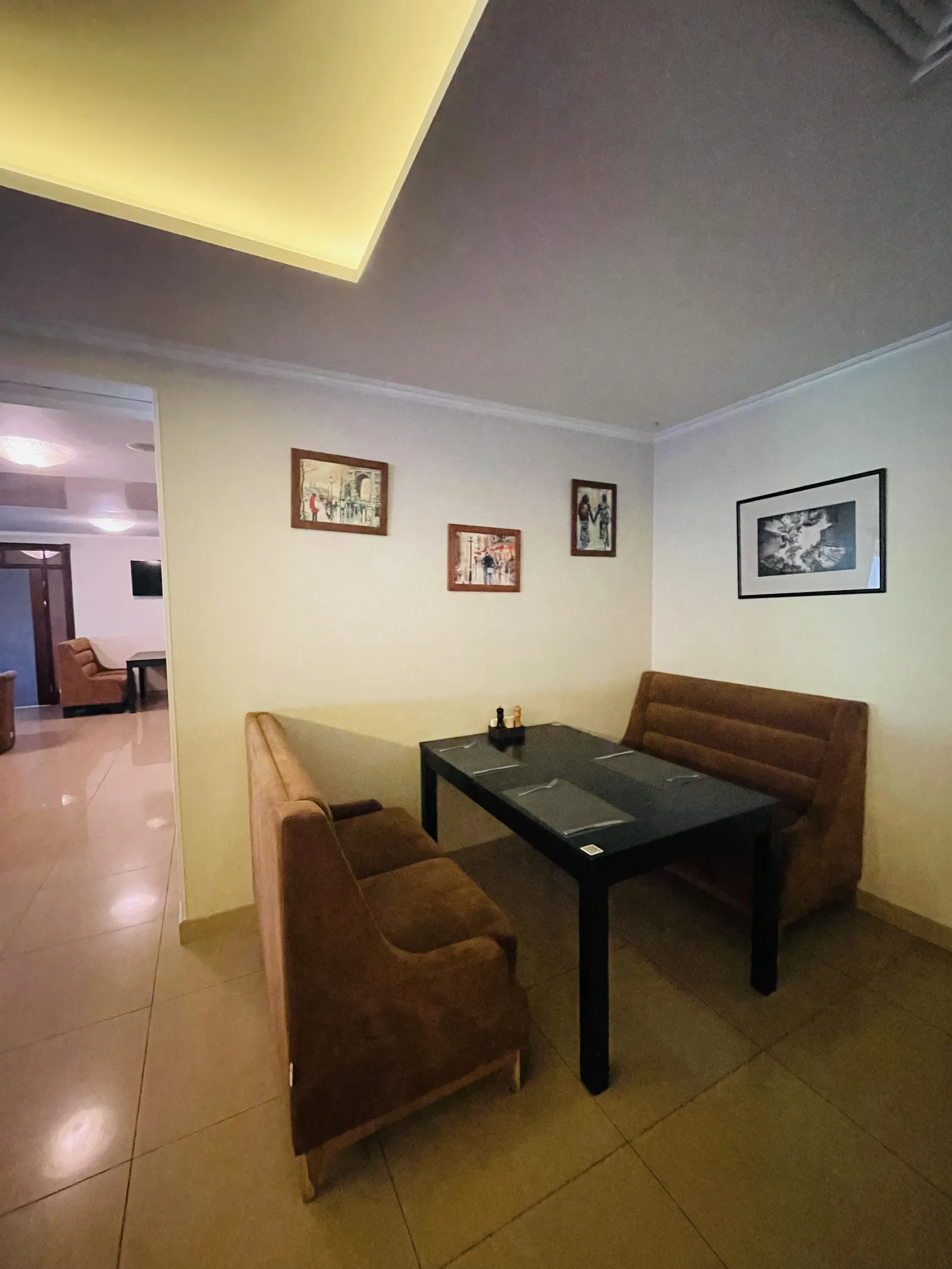 Ресторан Viktoria Park Hotel image 9