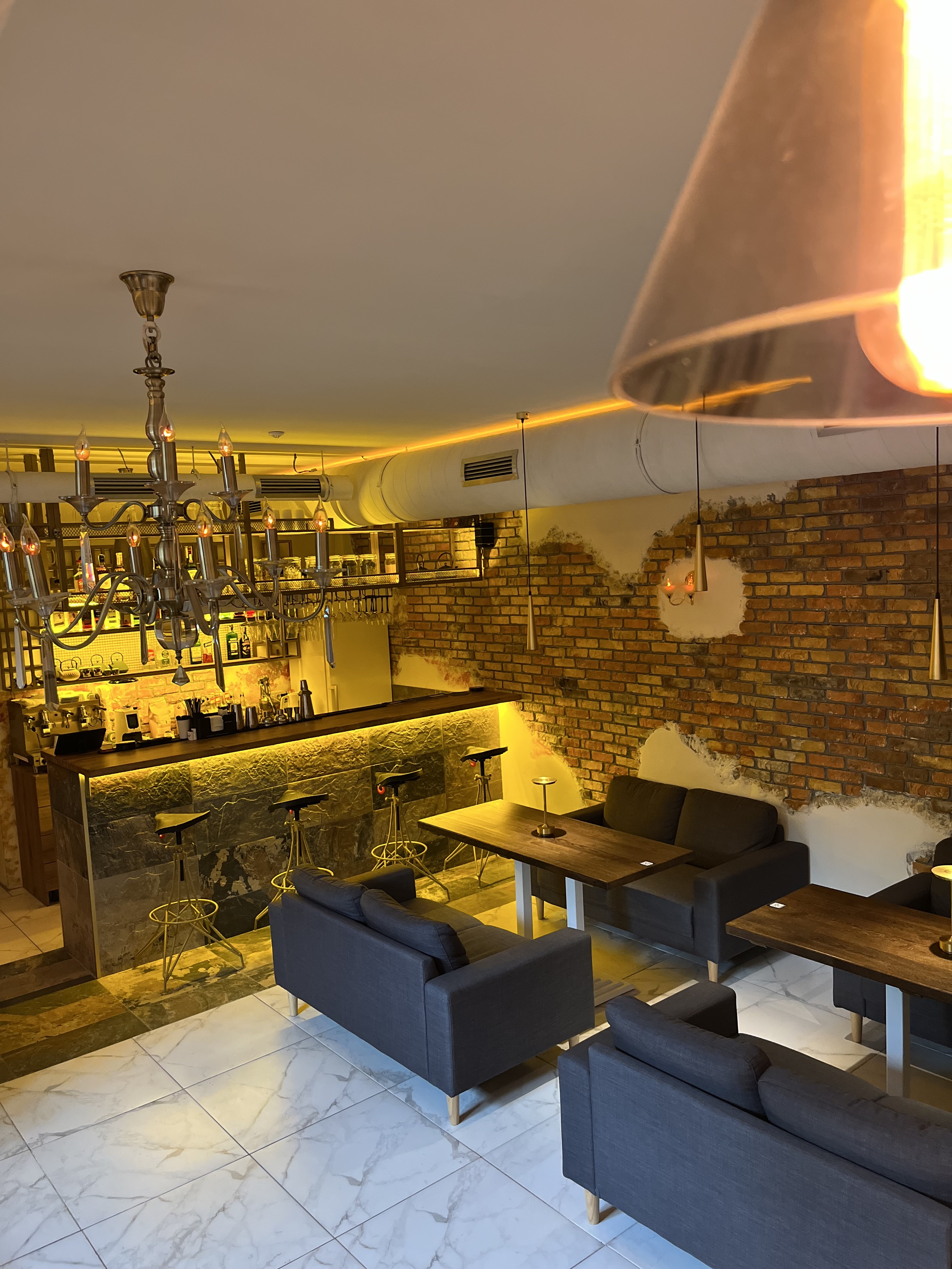 BROTHERS BAR image 9