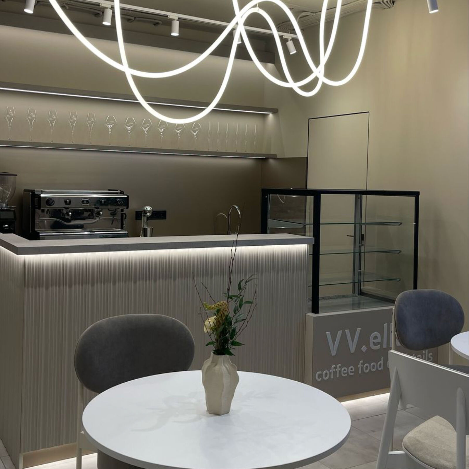 vvelcom_cafe image 4