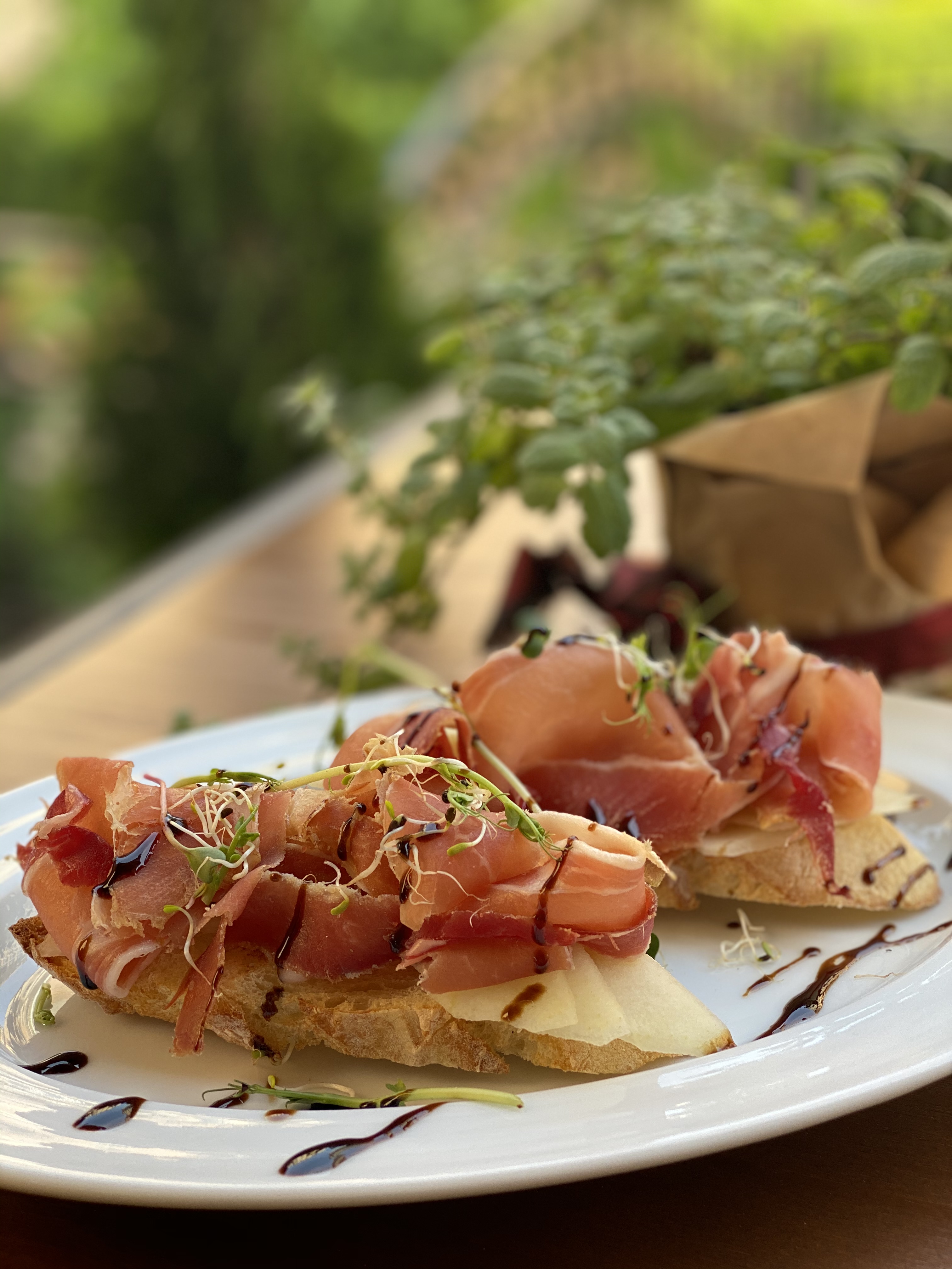 Vsi Svoi family cafe image 4