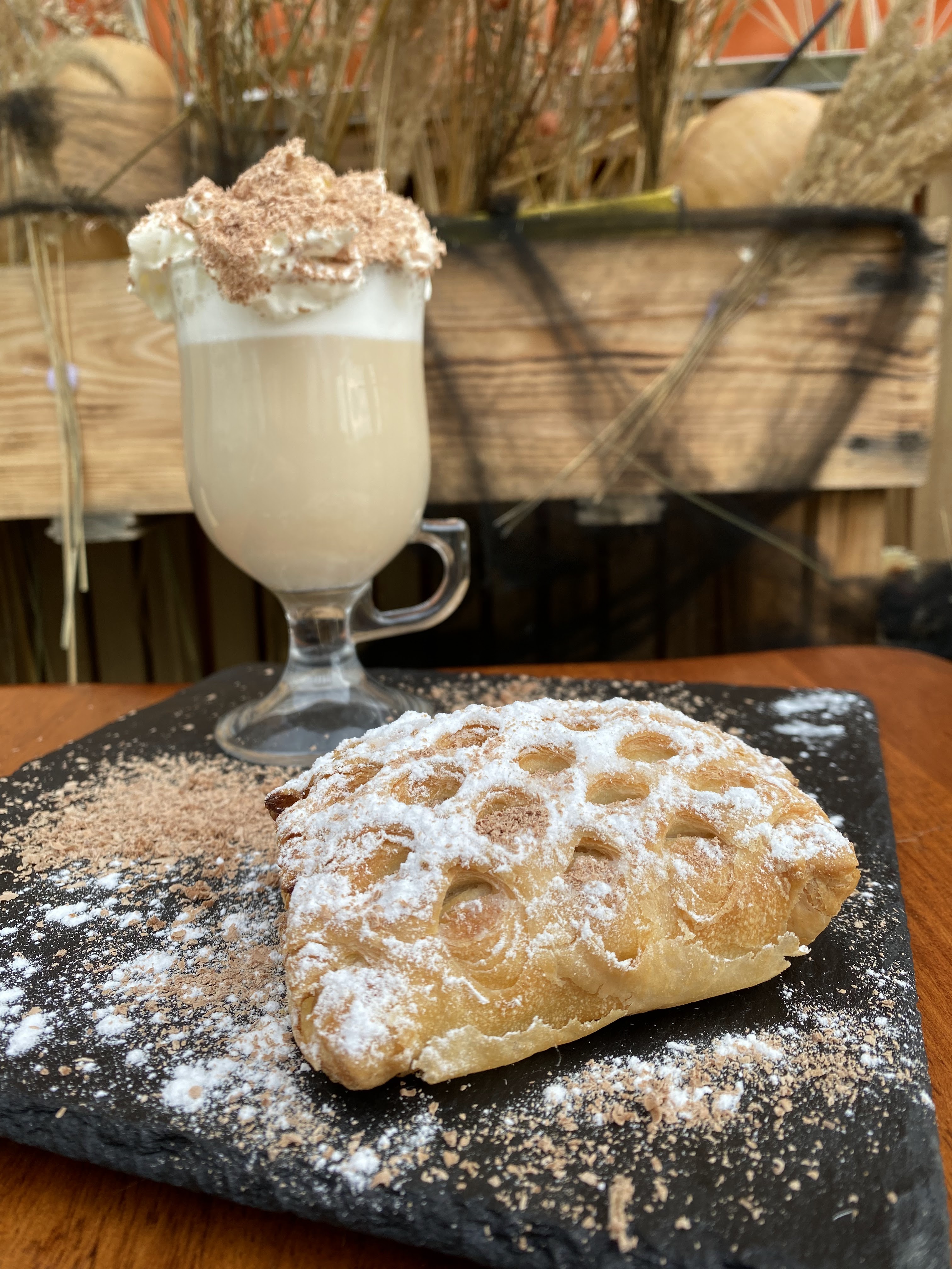 Family cafe Day & Night image 8