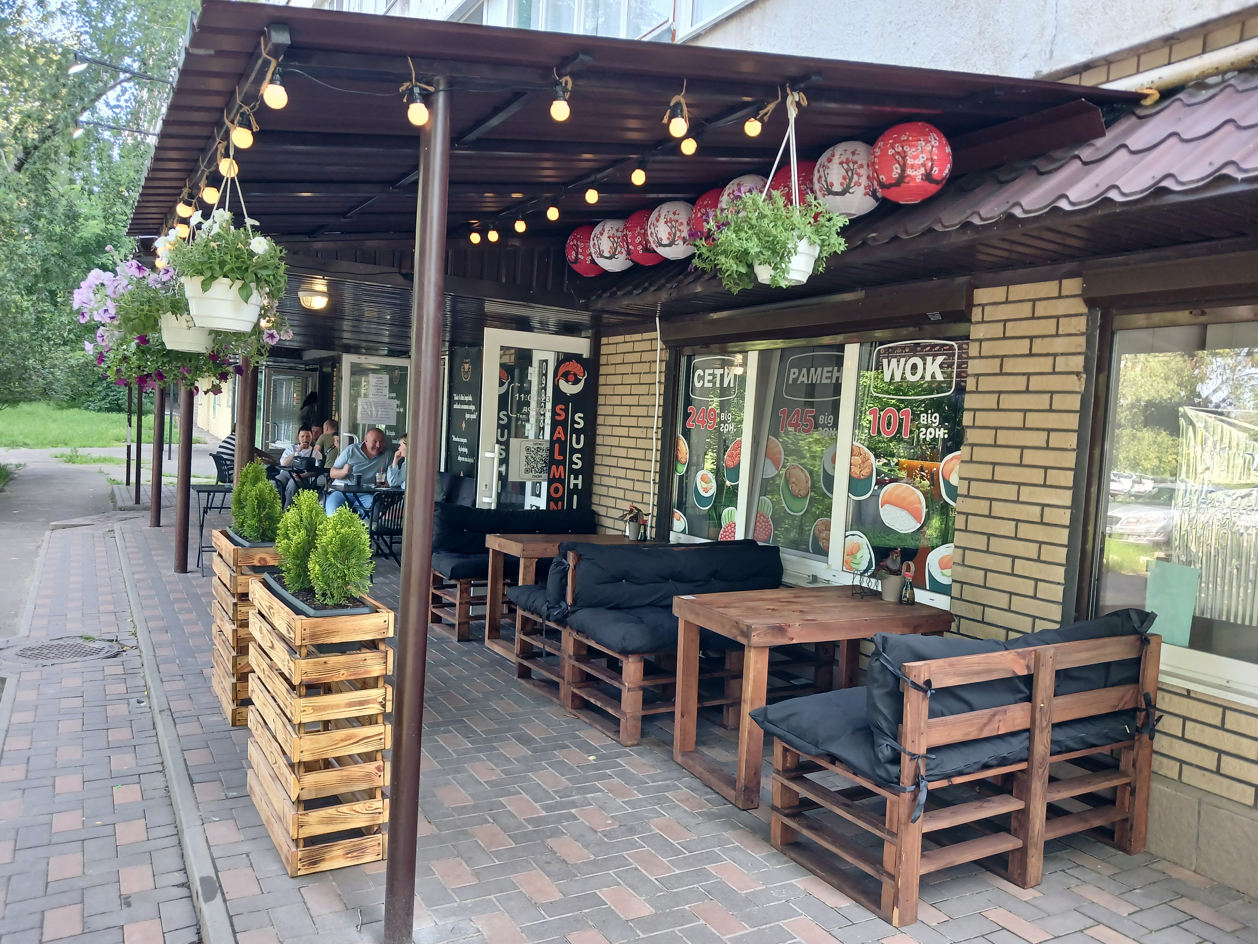 SALMON SUSHI image 1