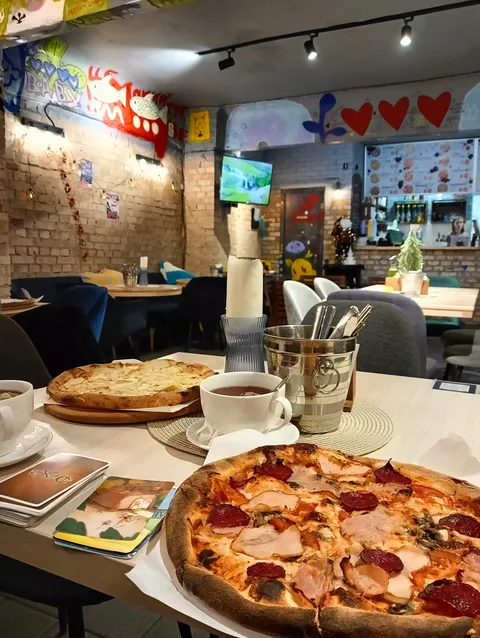 ART PIZZA image 5