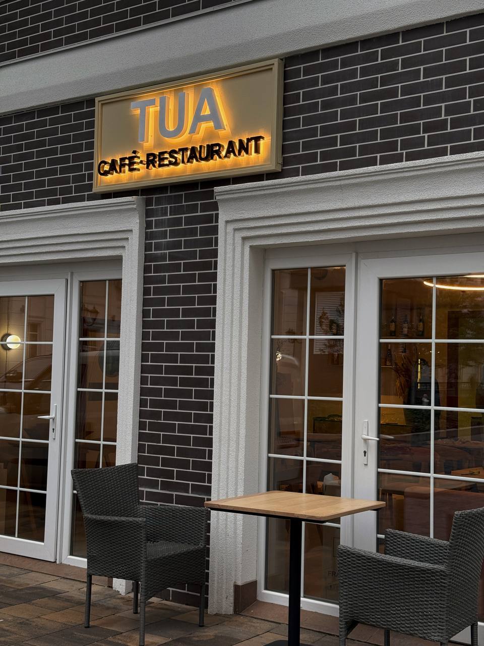 TUA cafe restaurant image 4