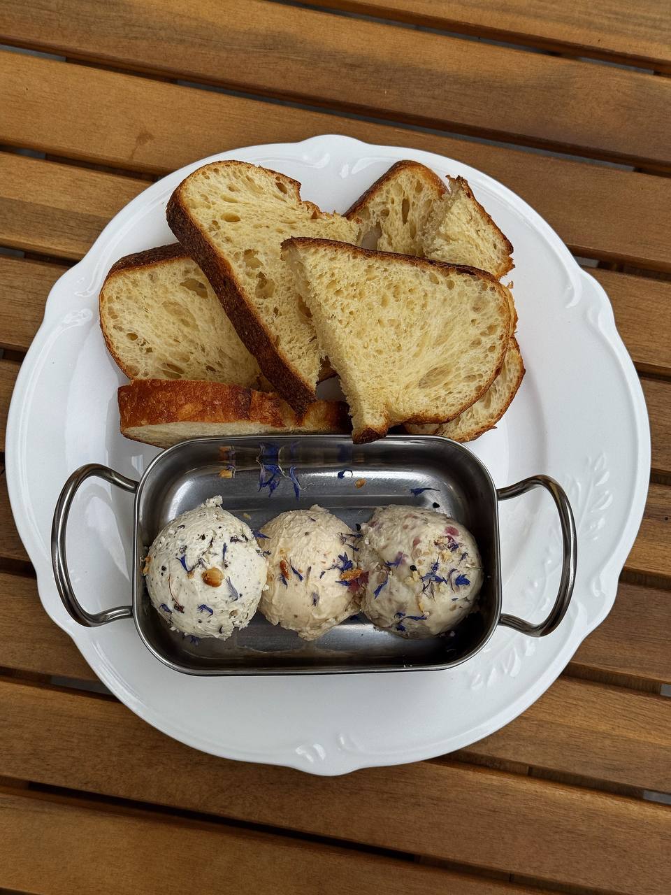 TUA cafe restaurant image 6