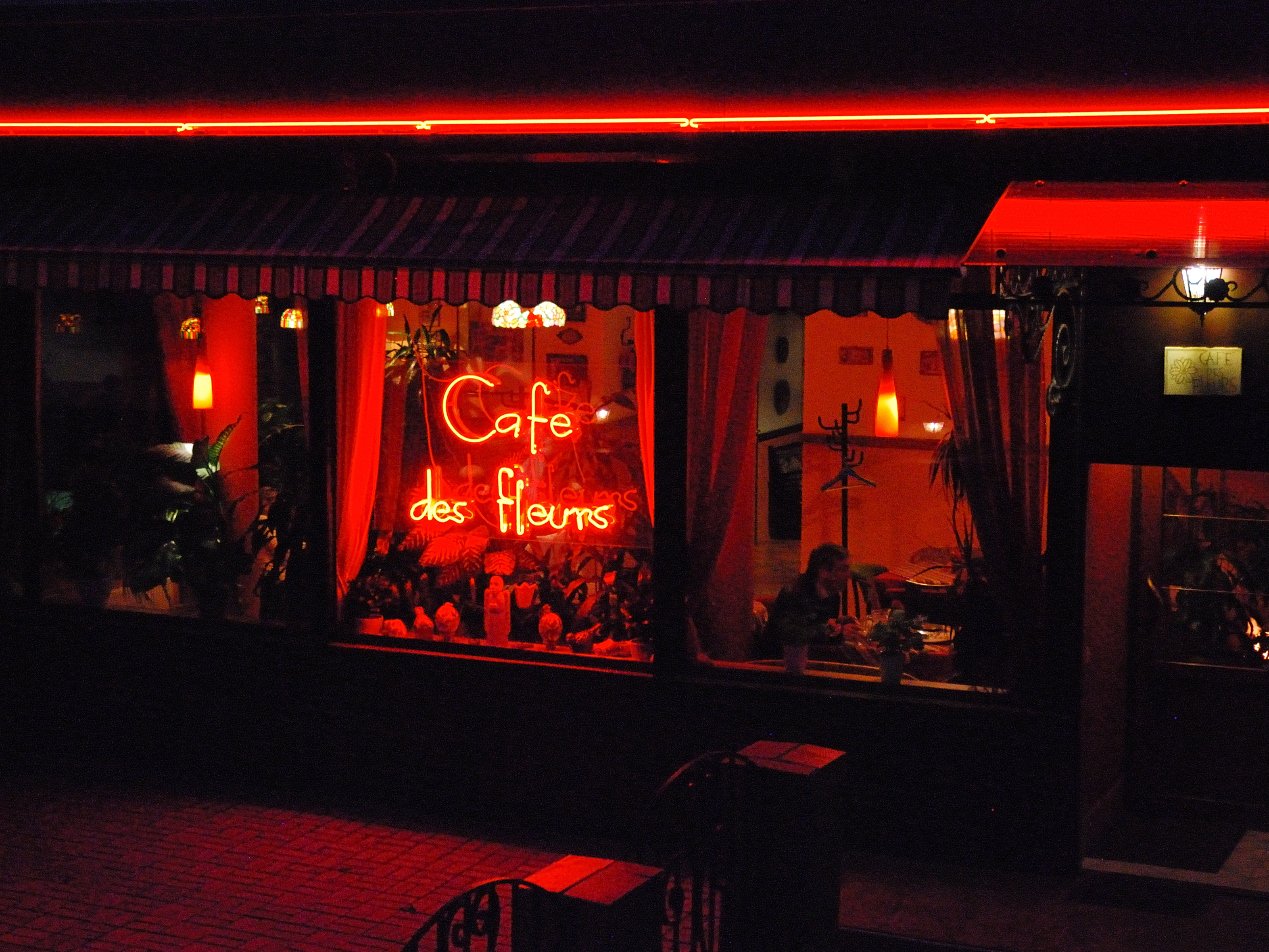 Cafe des fleurs image 10