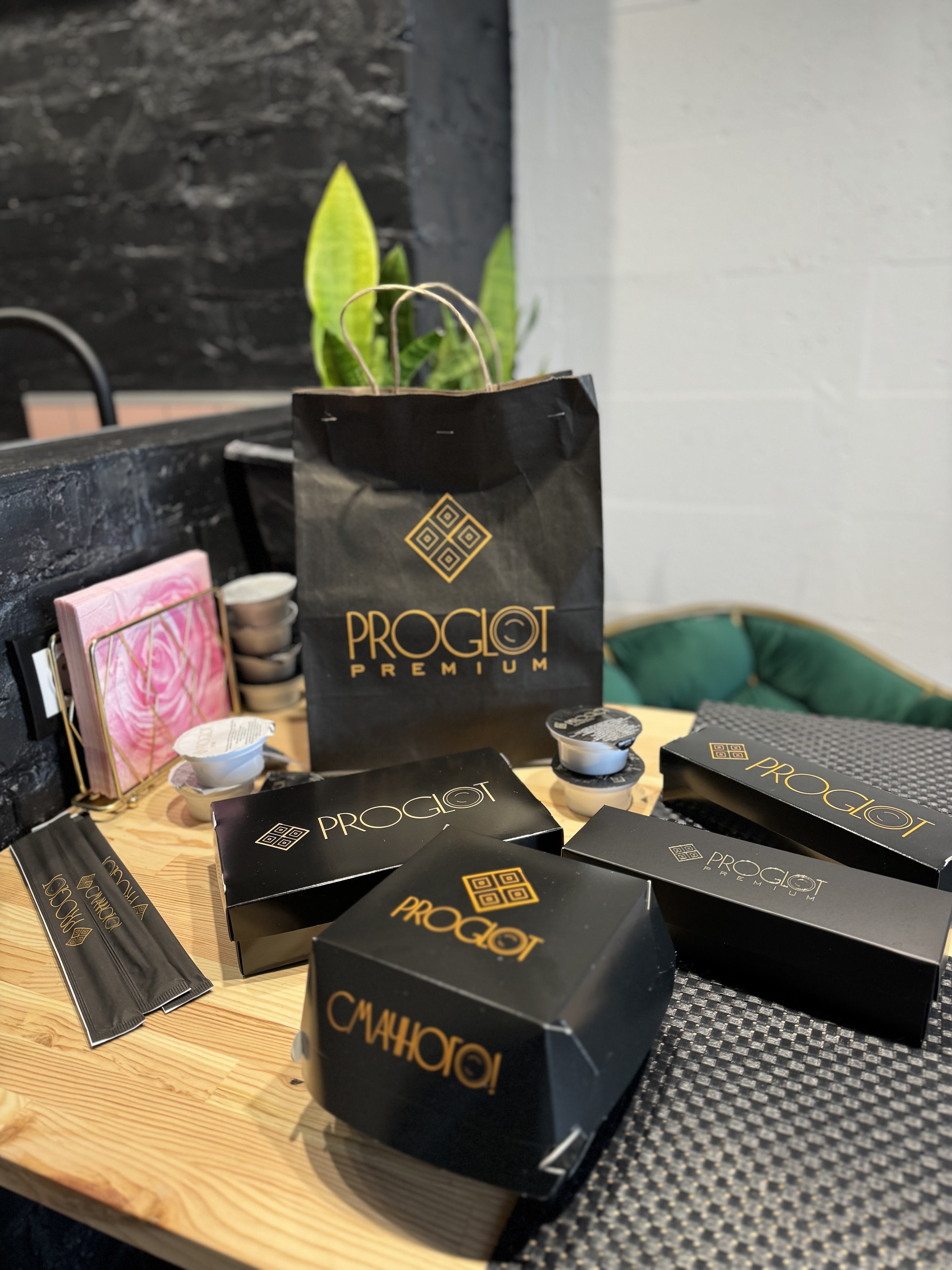 Proglot. Преміум Доставка Суші в Києві image 9